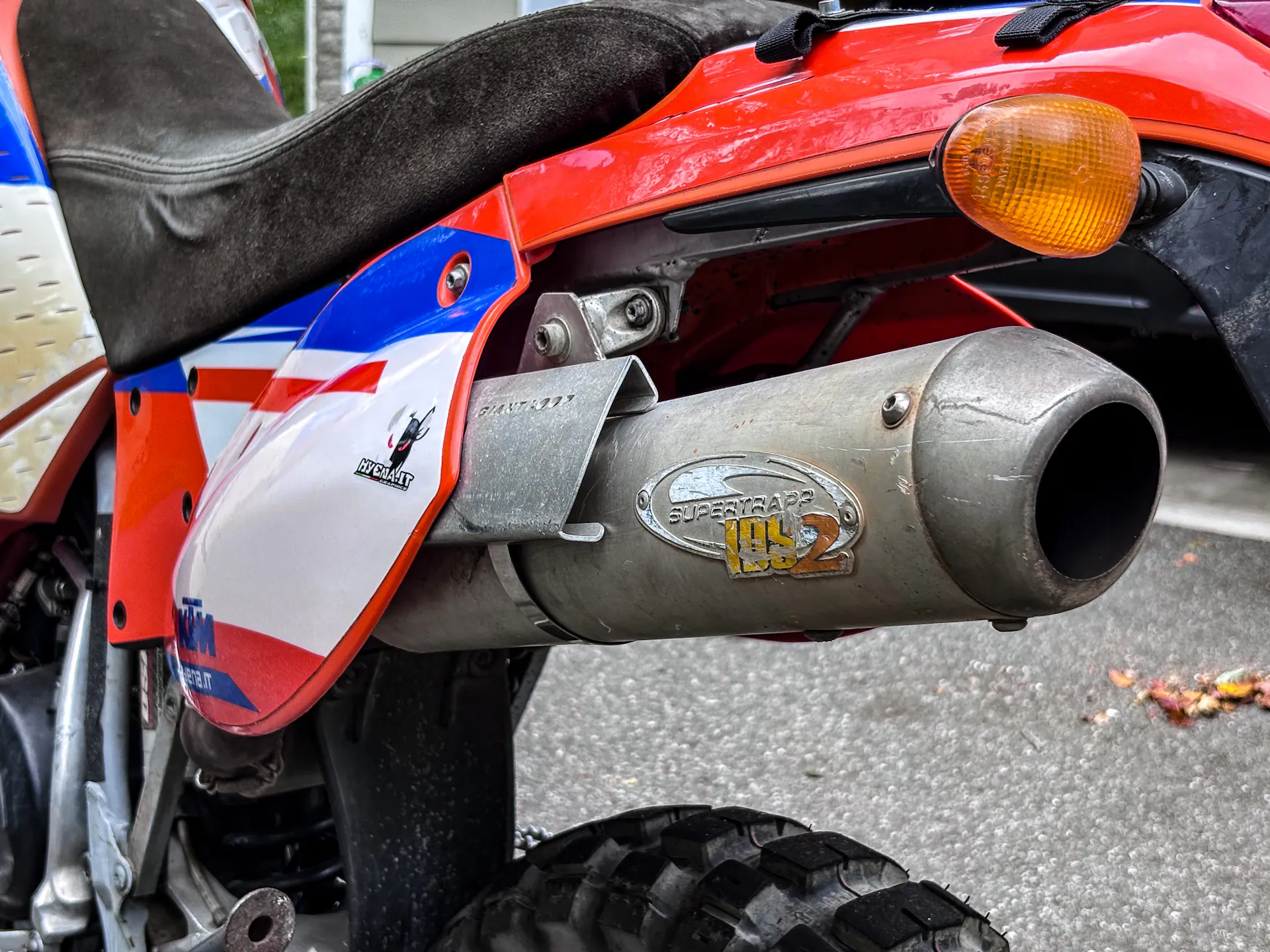 2001 KTM 640 Adventure exhaust close