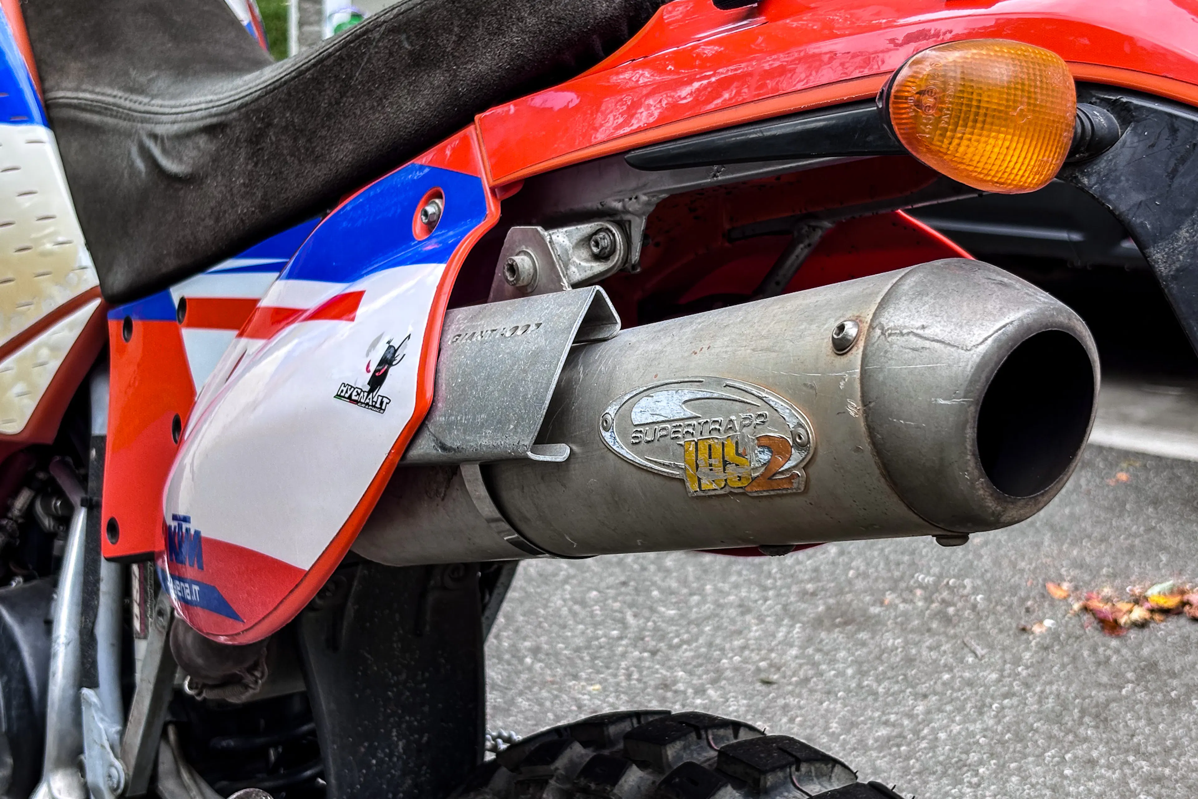2001 KTM 640 Adventure exhaust close