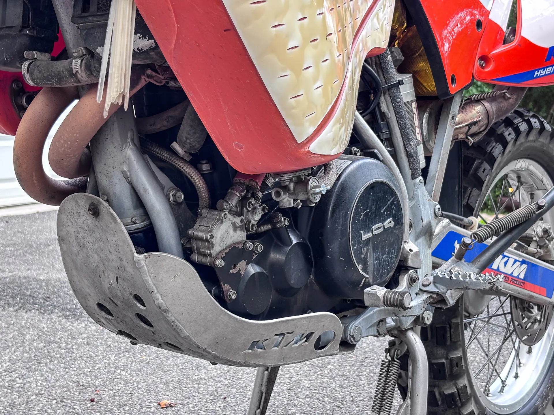 2001 KTM 640 Adventure engine front left