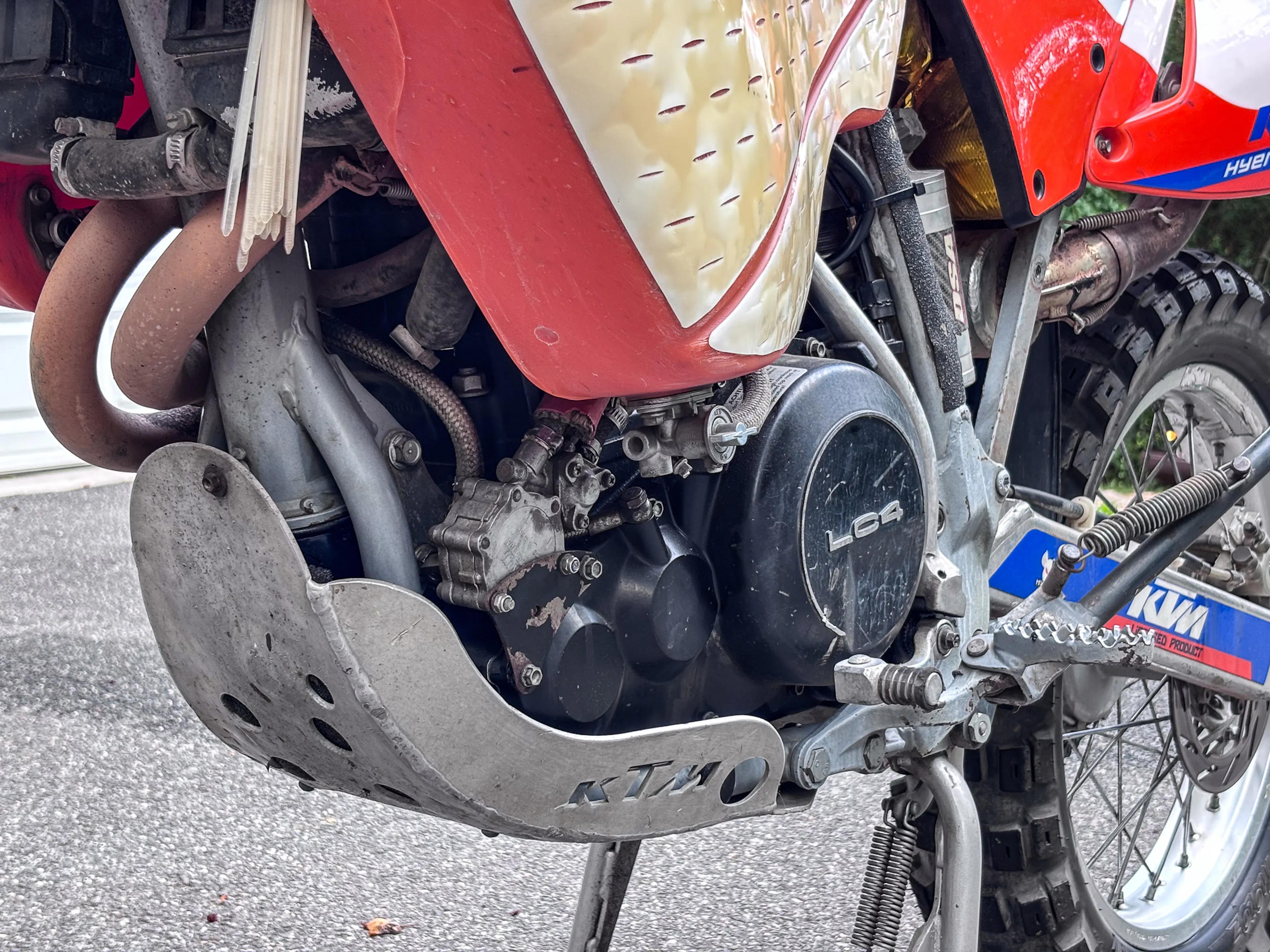 2001 KTM 640 Adventure engine front left