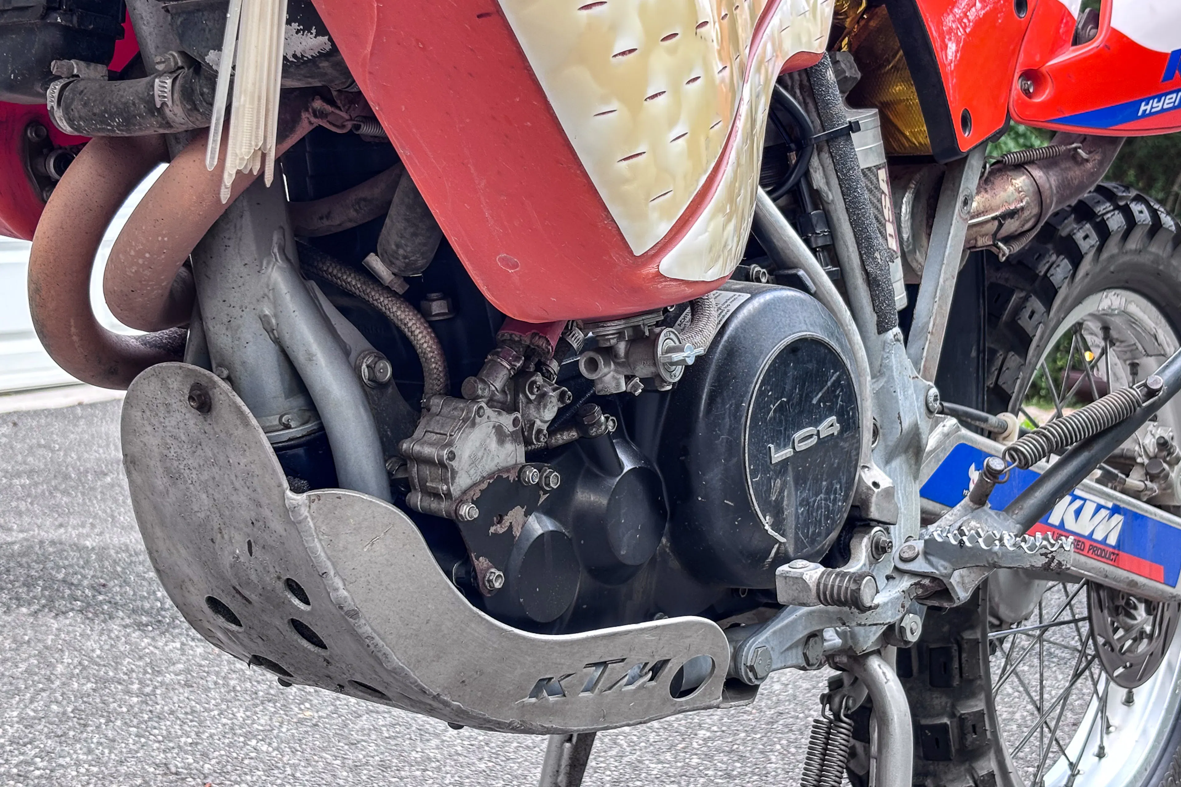 2001 KTM 640 Adventure engine front left
