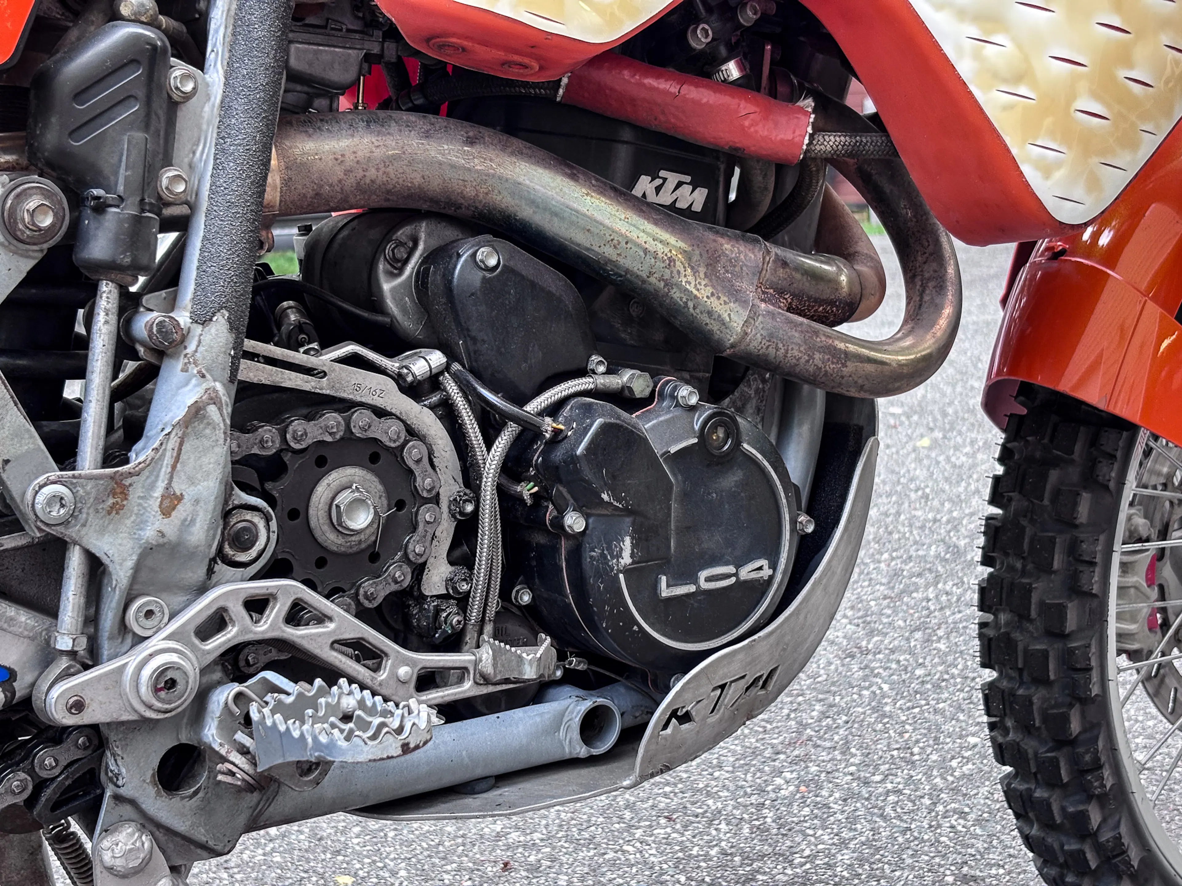 2001 KTM 640 Adventure engine right