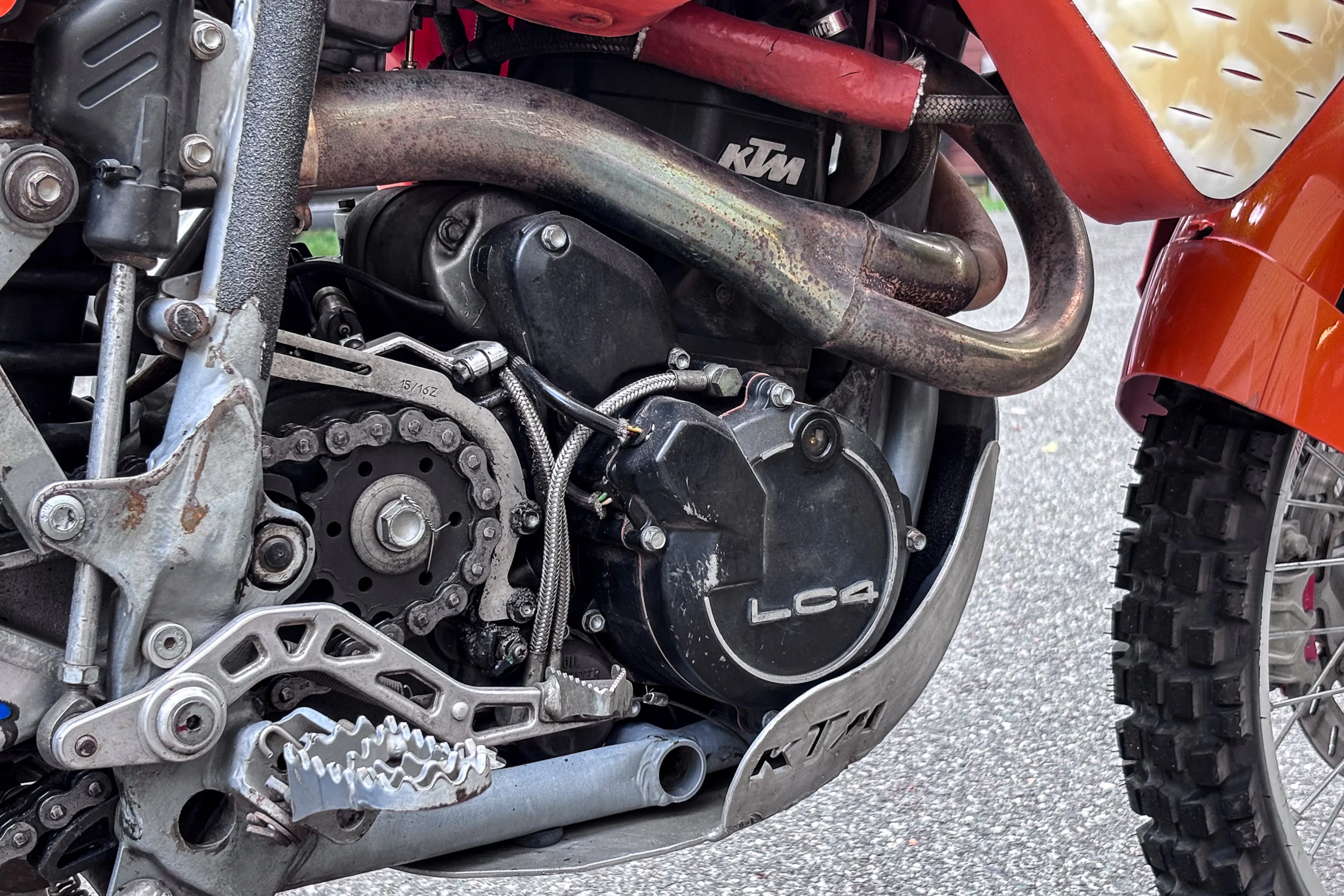2001 KTM 640 Adventure engine right