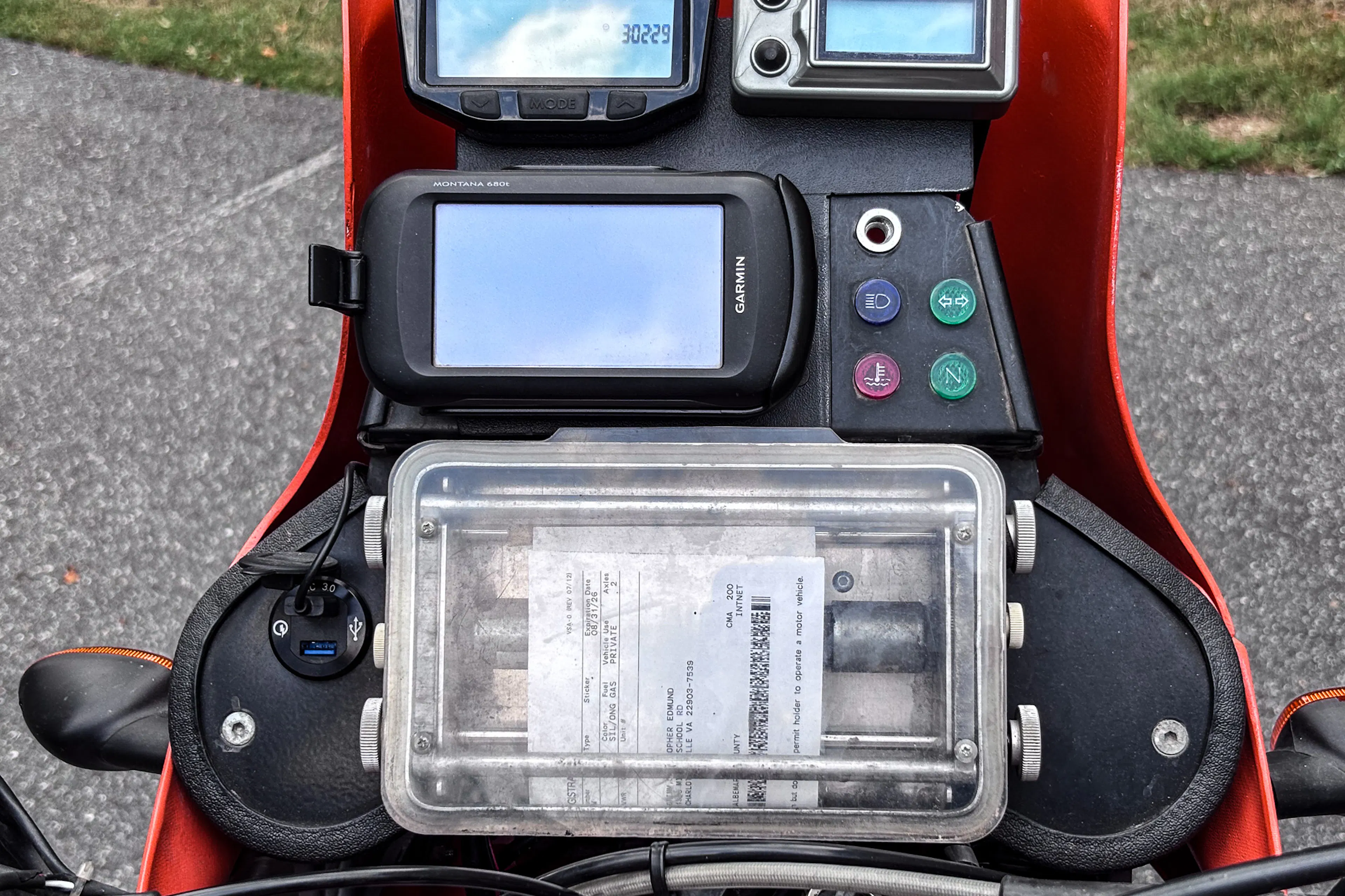 2001 KTM 640 Adventure cockpit close