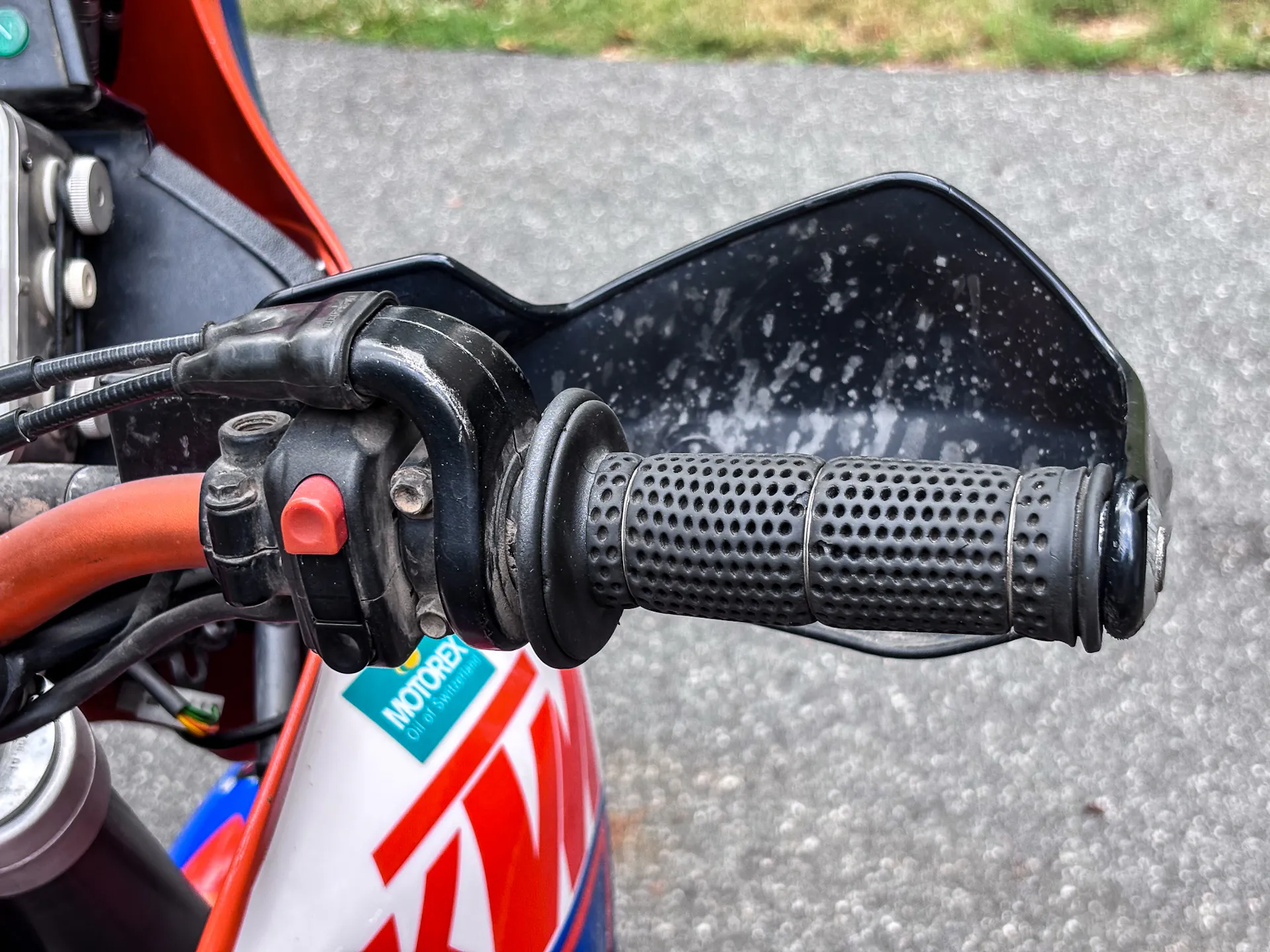 2001 KTM 640 Adventure right grip/switches
