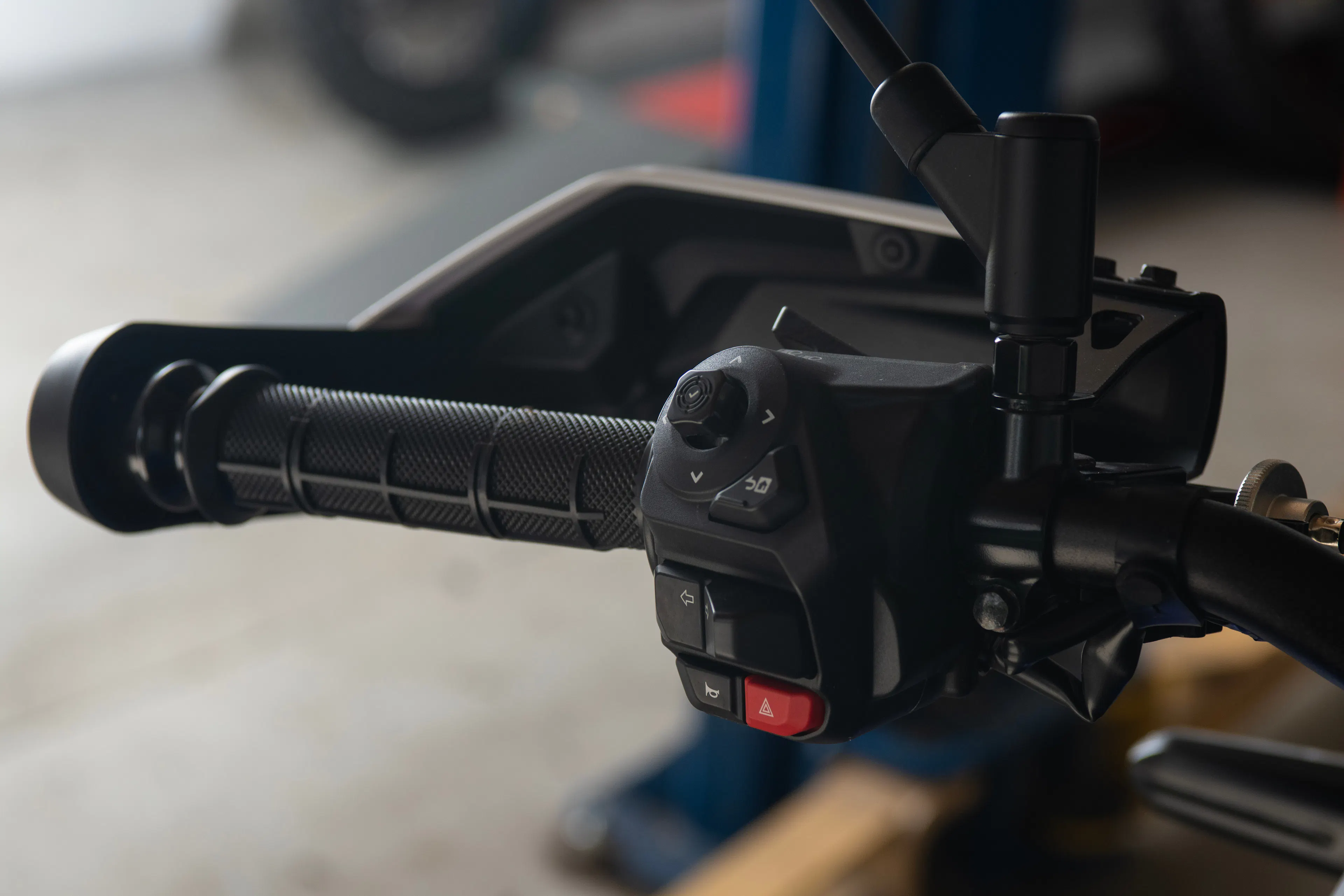 2025 Yamaha Tenere 700 left grip