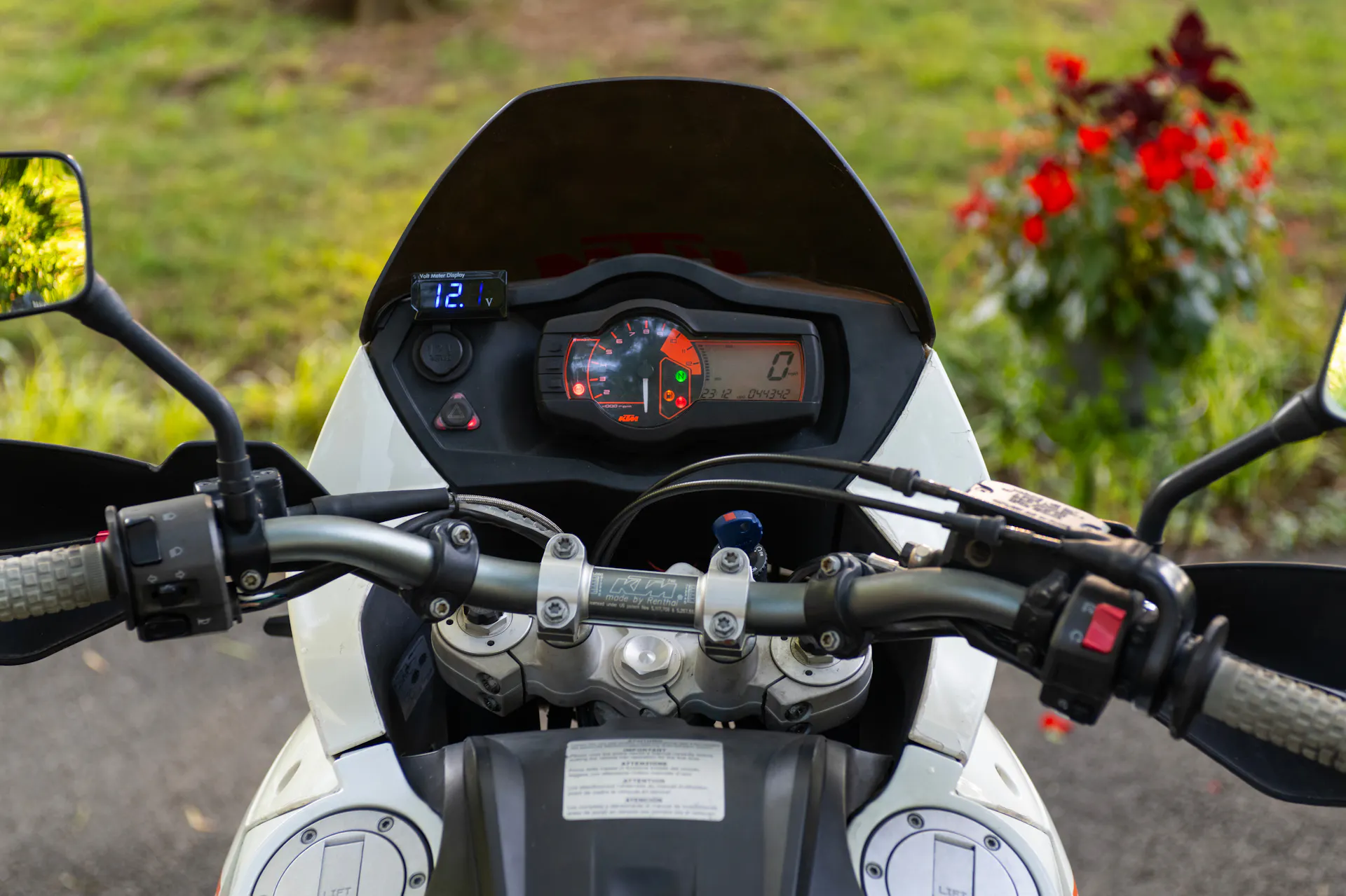 2010 KTM 990 Adventure cockpit straight