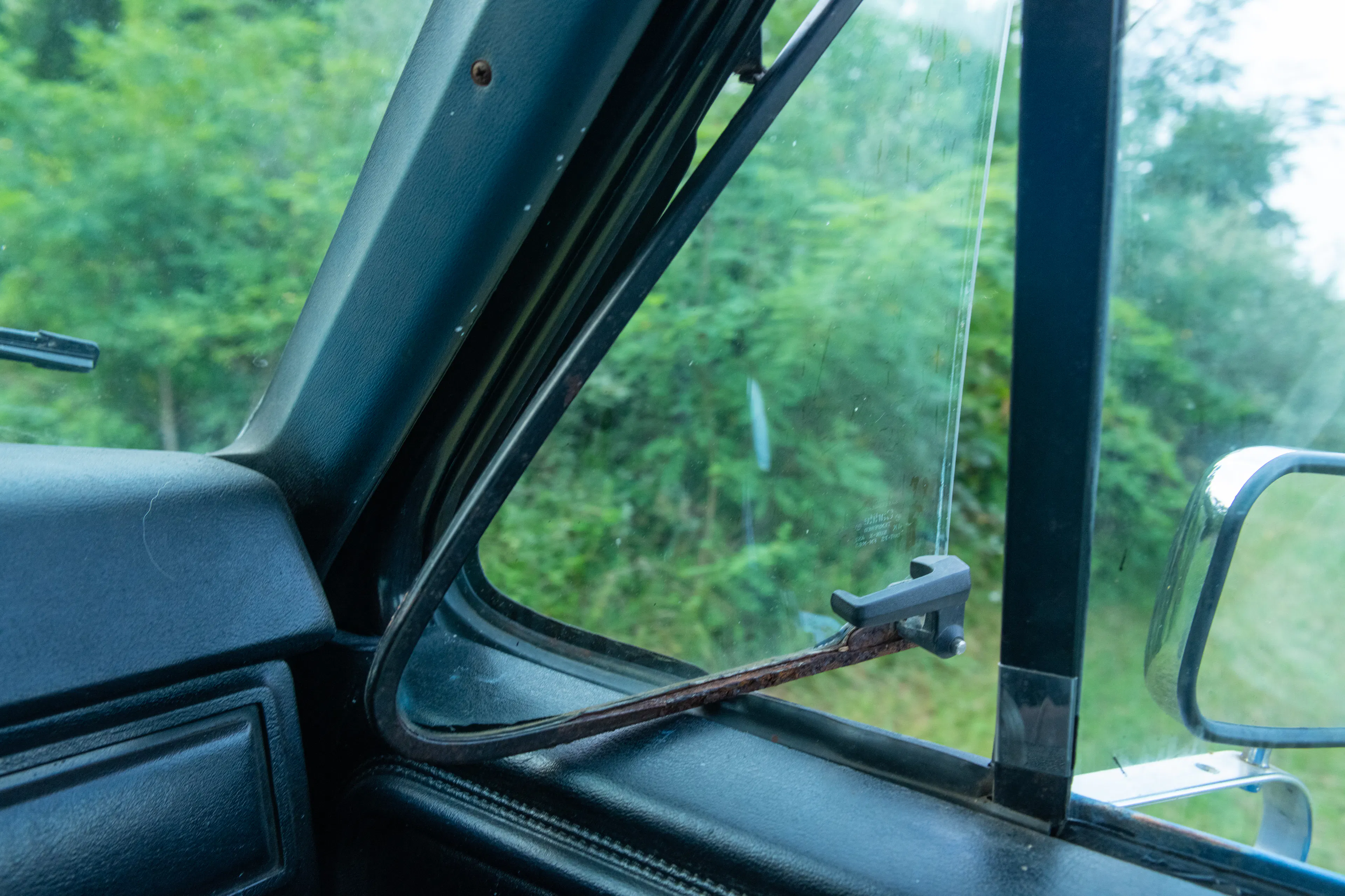 1985 Ford Bronco smoker window 