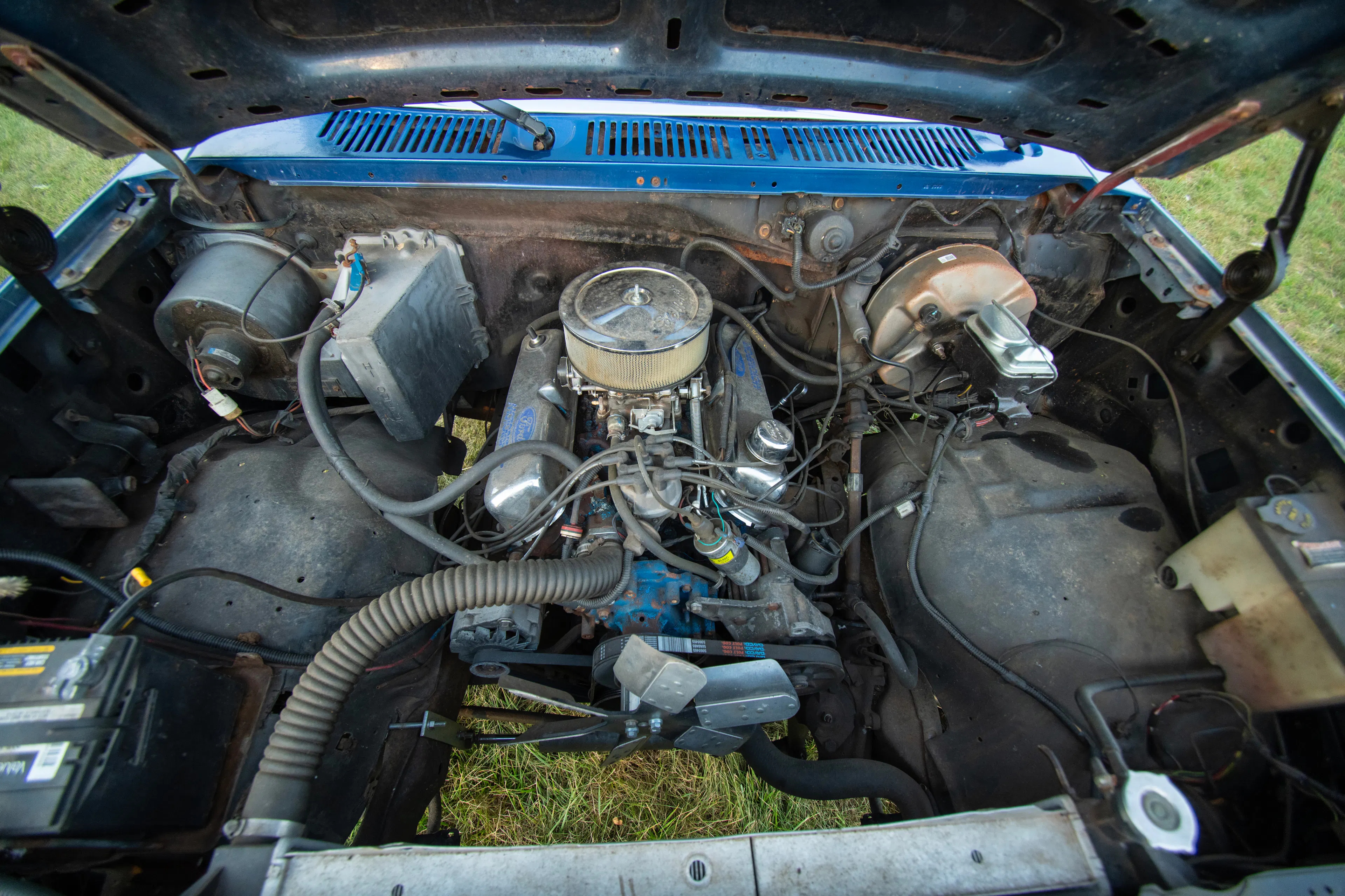1985 Ford Bronco engine bay 