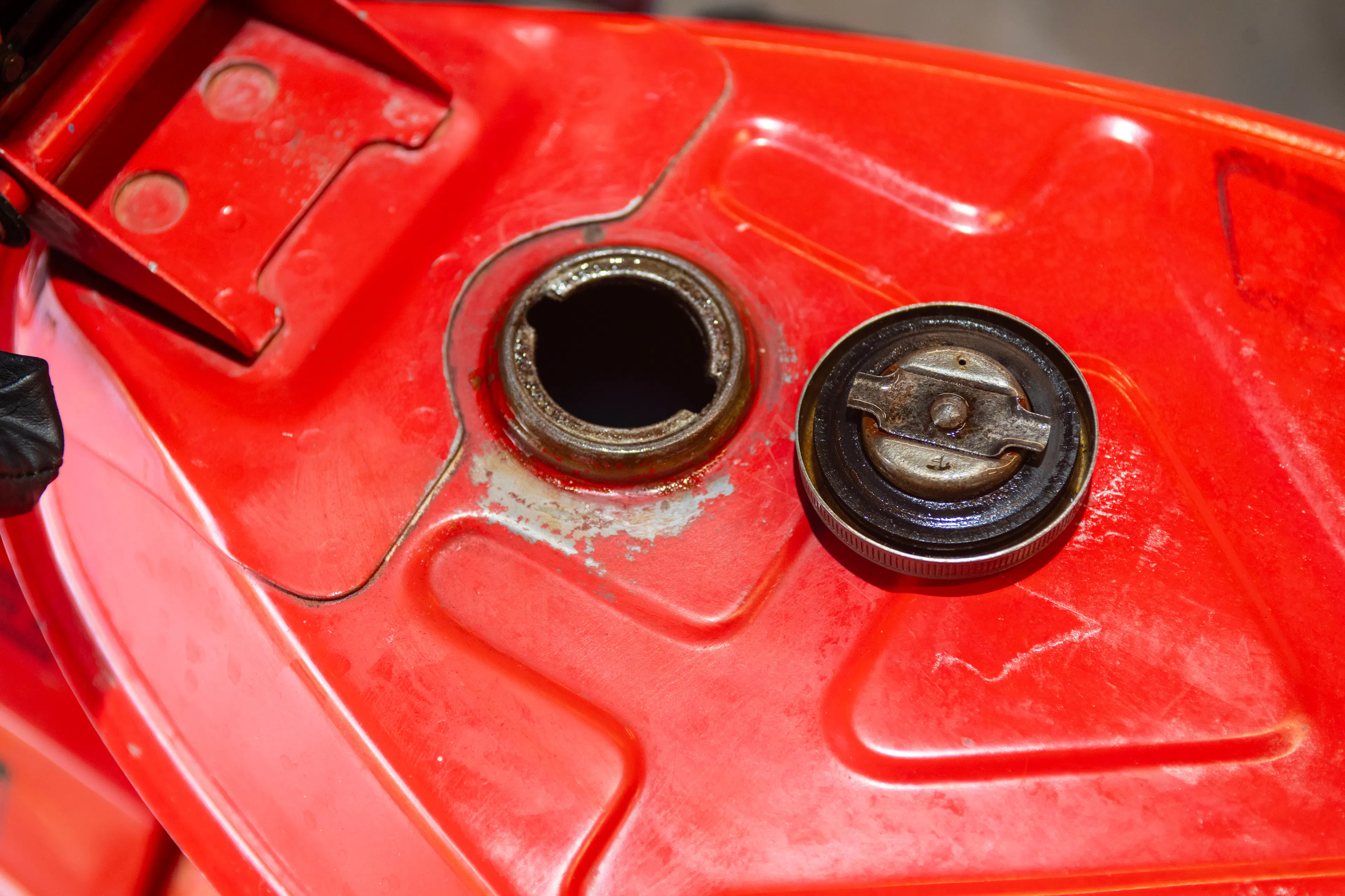 1981 Honda Trail 110 tank opening close