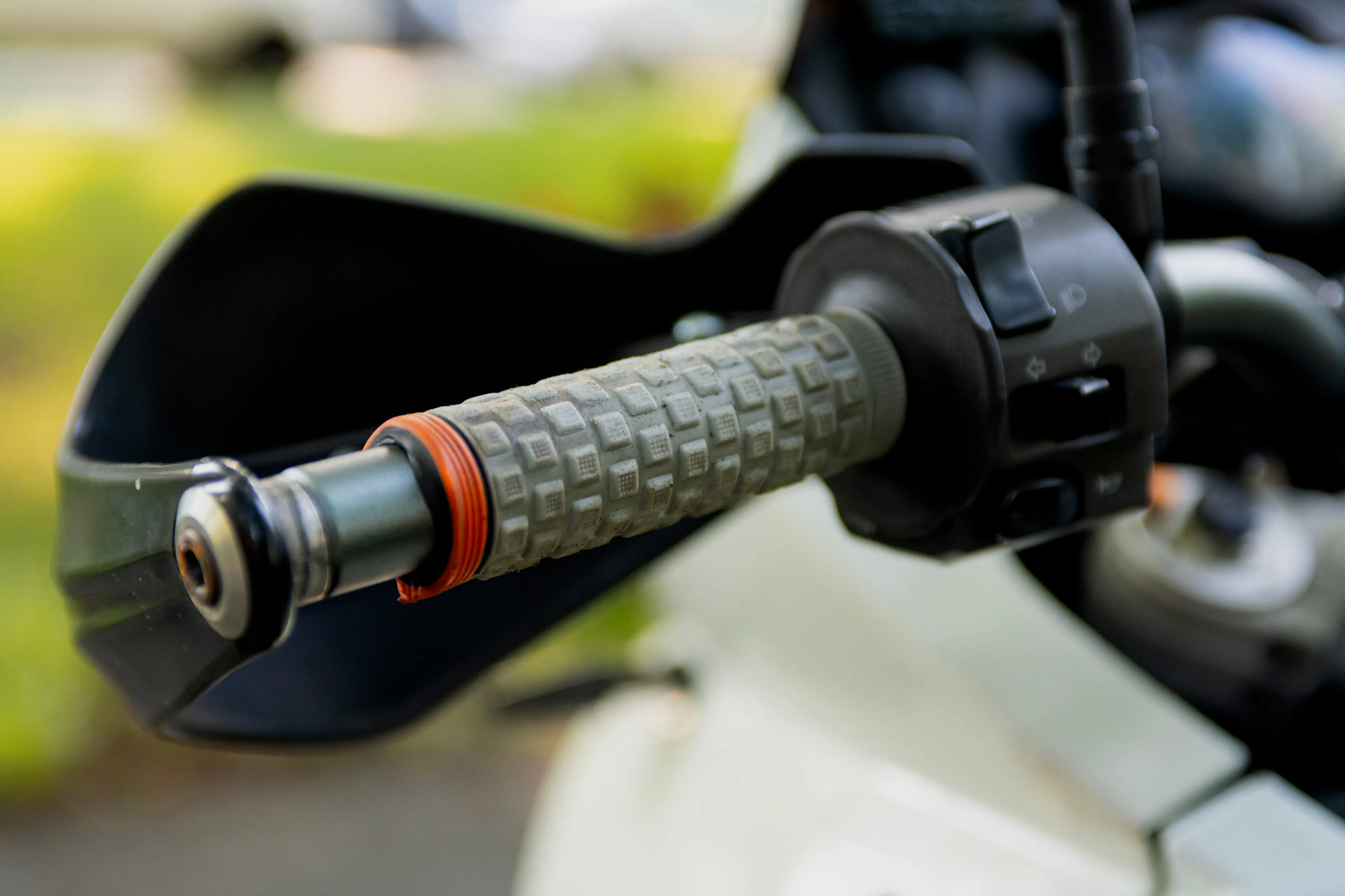 2010 KTM 990 Adventure left grip low