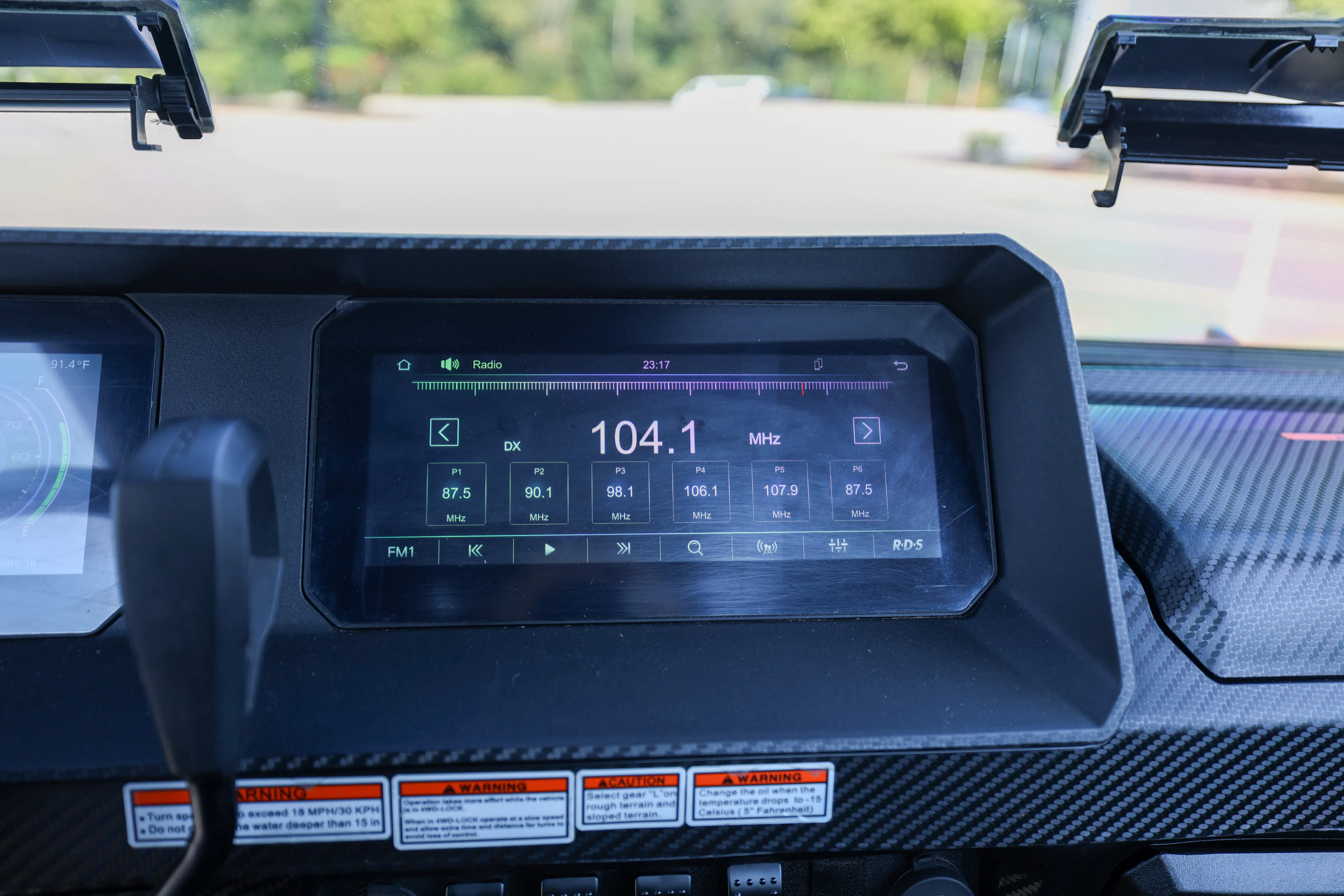 2024 Axis 550 center screen