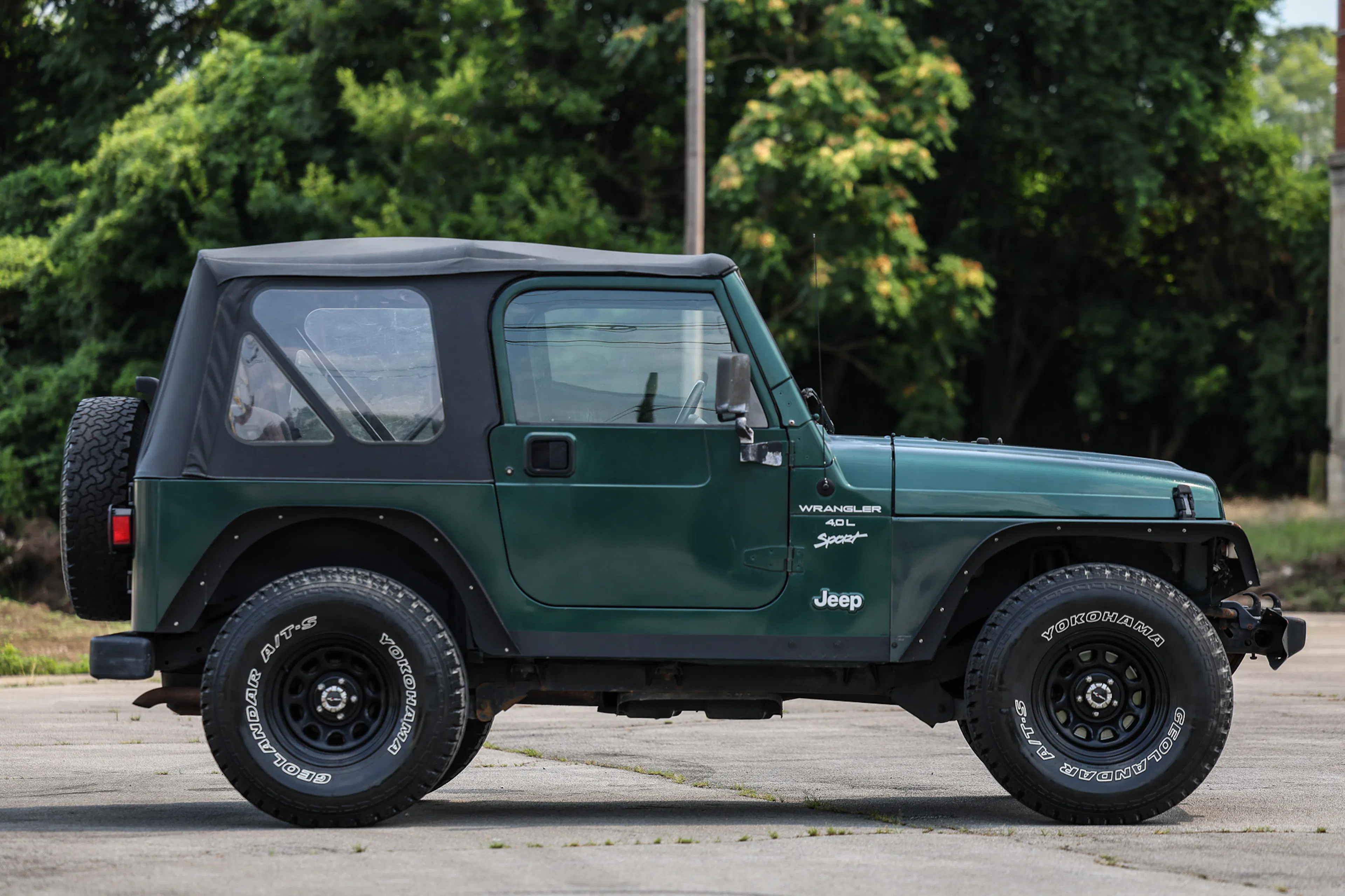 1999 Jeep Wrangler Sport passenger side