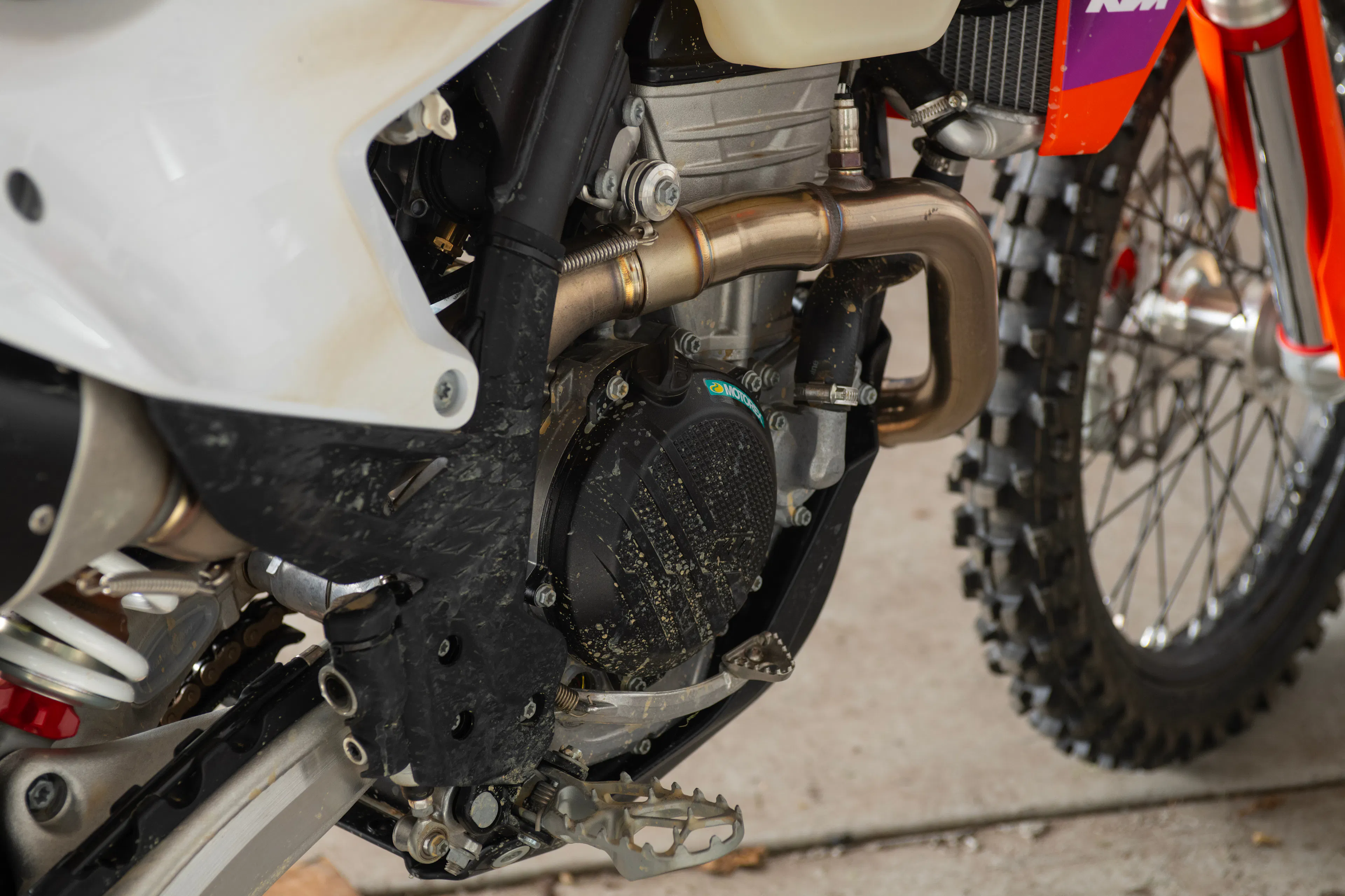 2024 KTM 350 XW-F engine clutch side rear