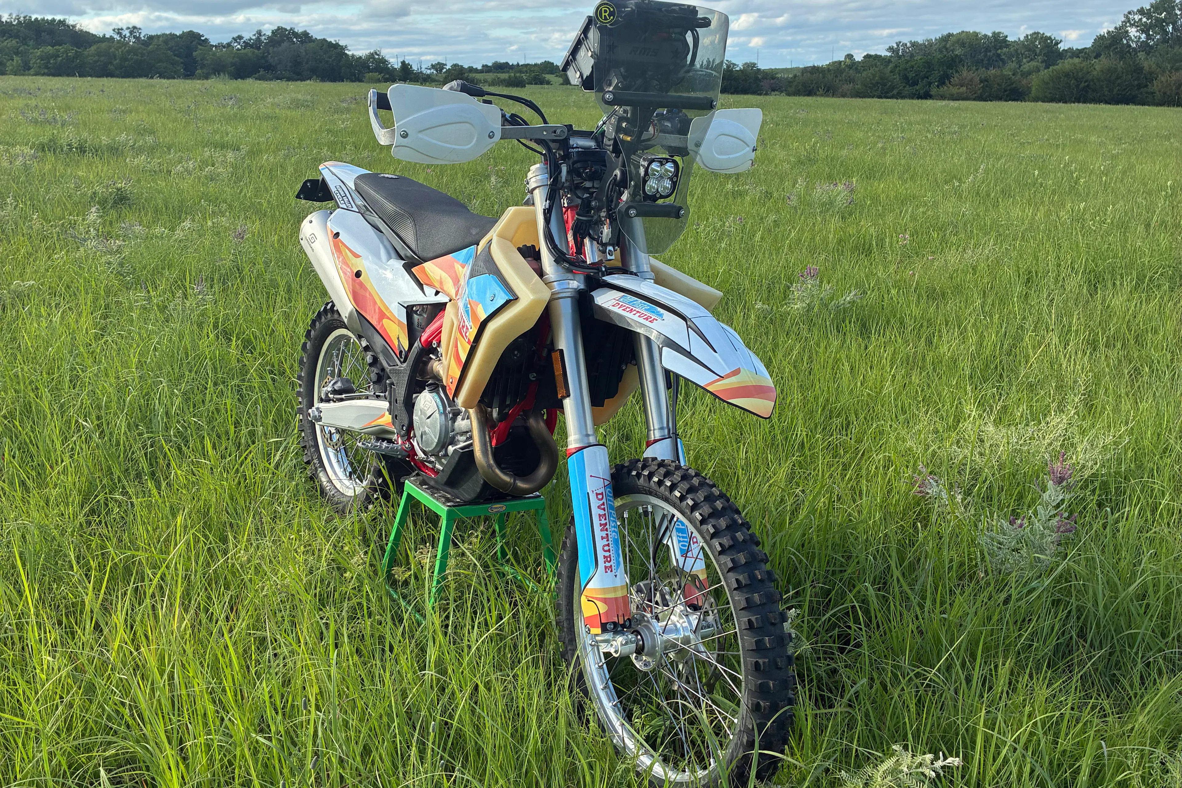 2024 GasGas ES500F right front 3/4