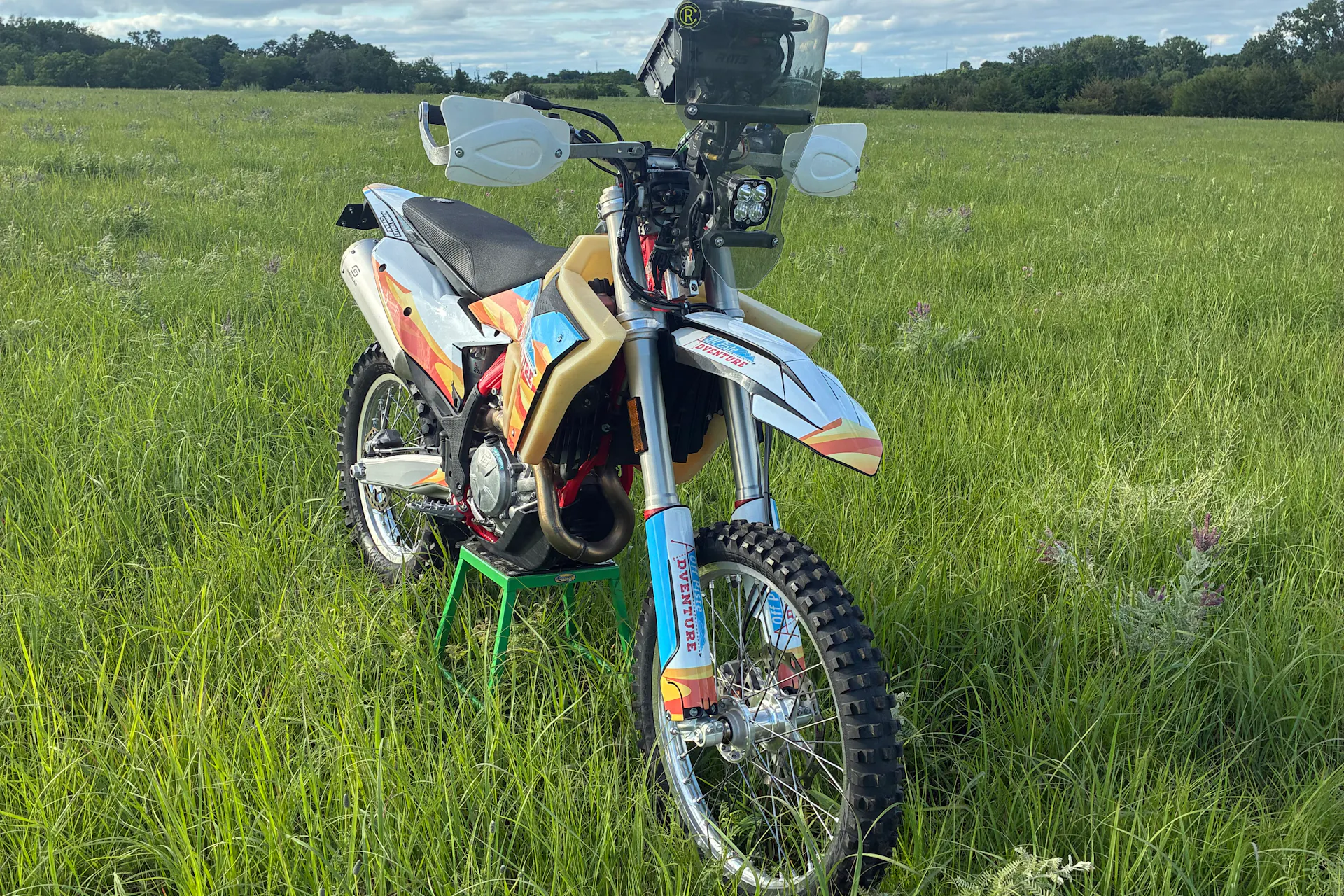 2024 GasGas ES500F right front 3/4