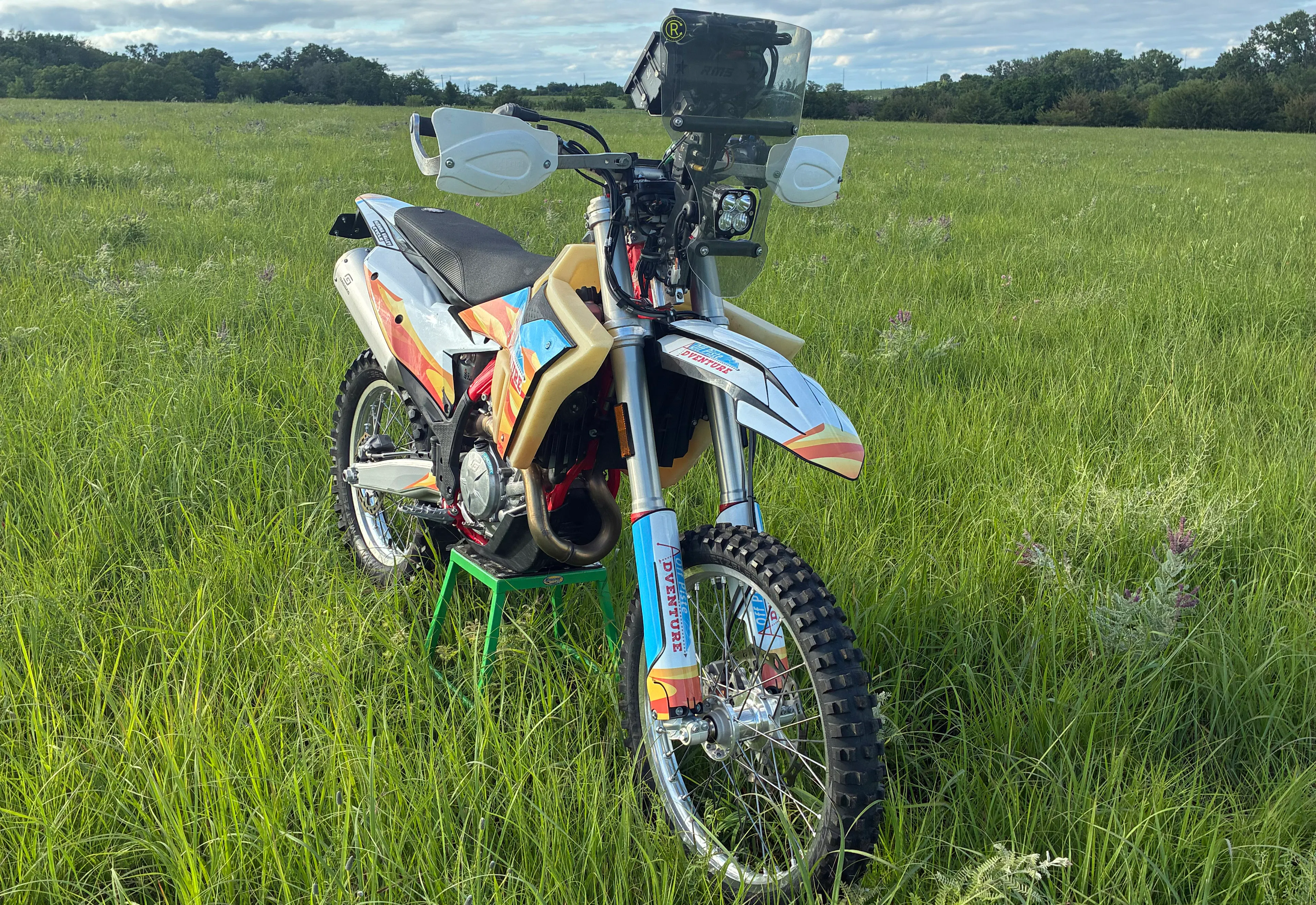 2024 GasGas ES500F right front 3/4
