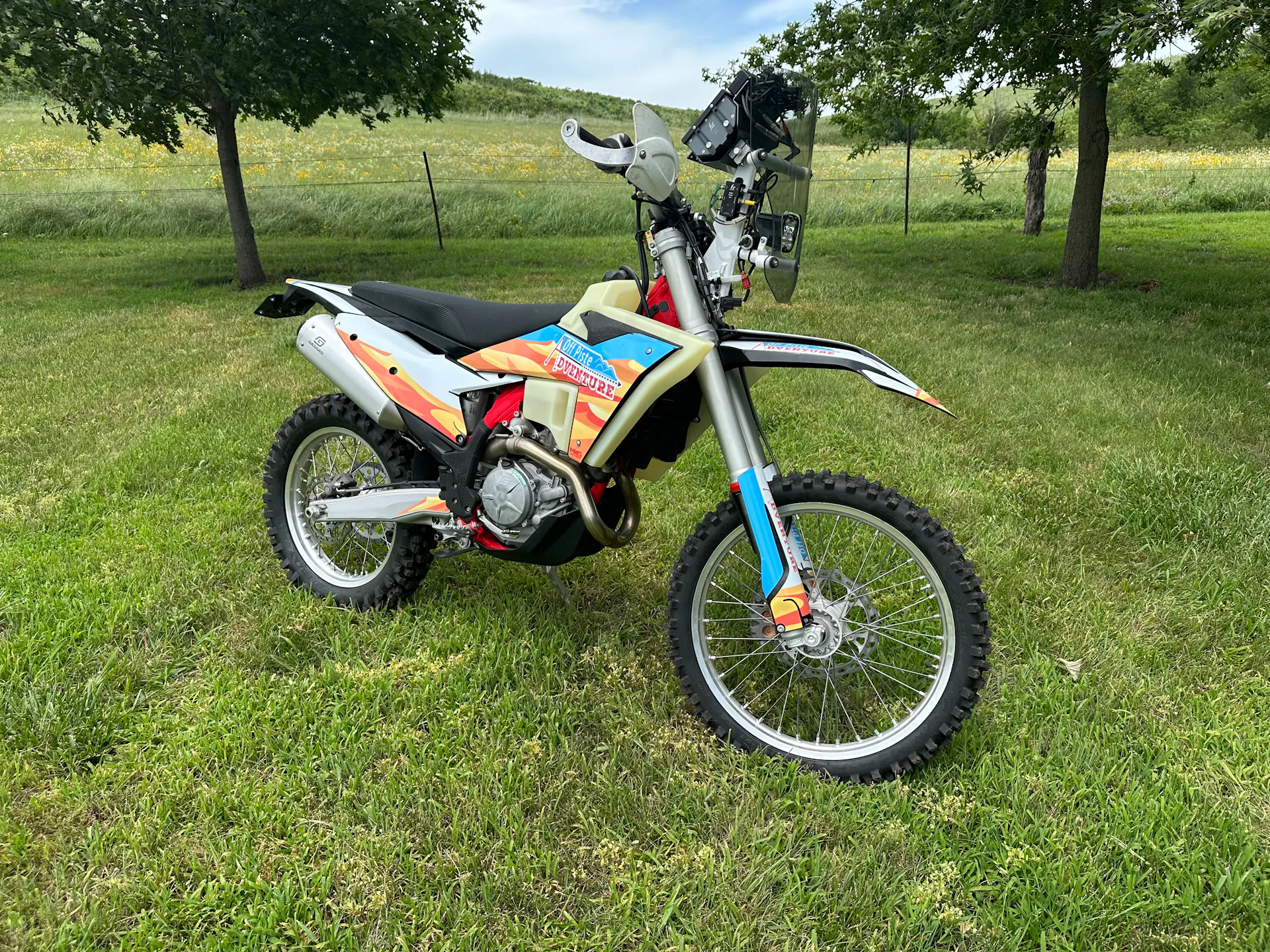 2024 Gas Gas ES500F Off-Piste Adventures right front 3/4 