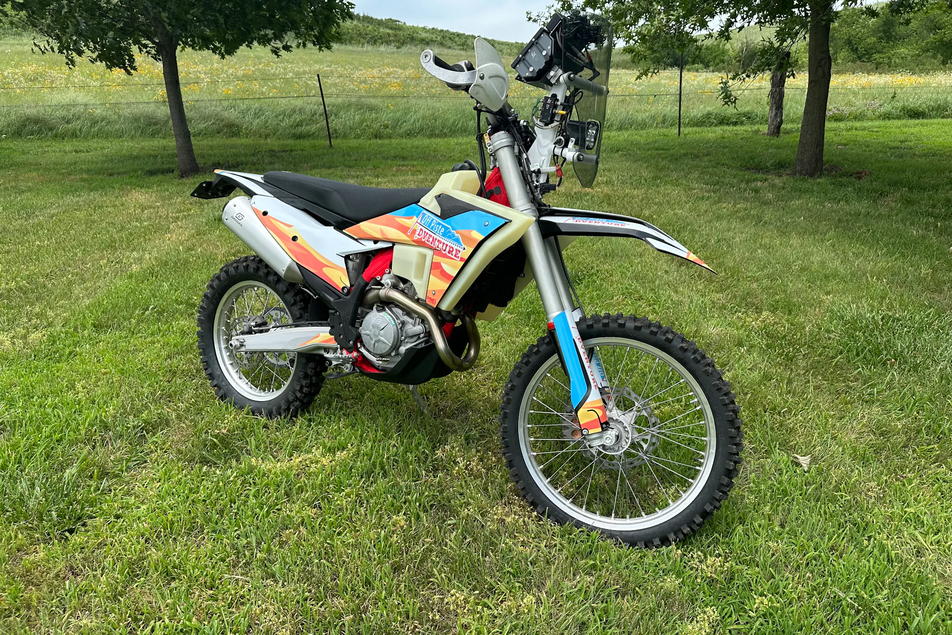 2024 Gas Gas ES500F Off-Piste Adventures right front 3/4