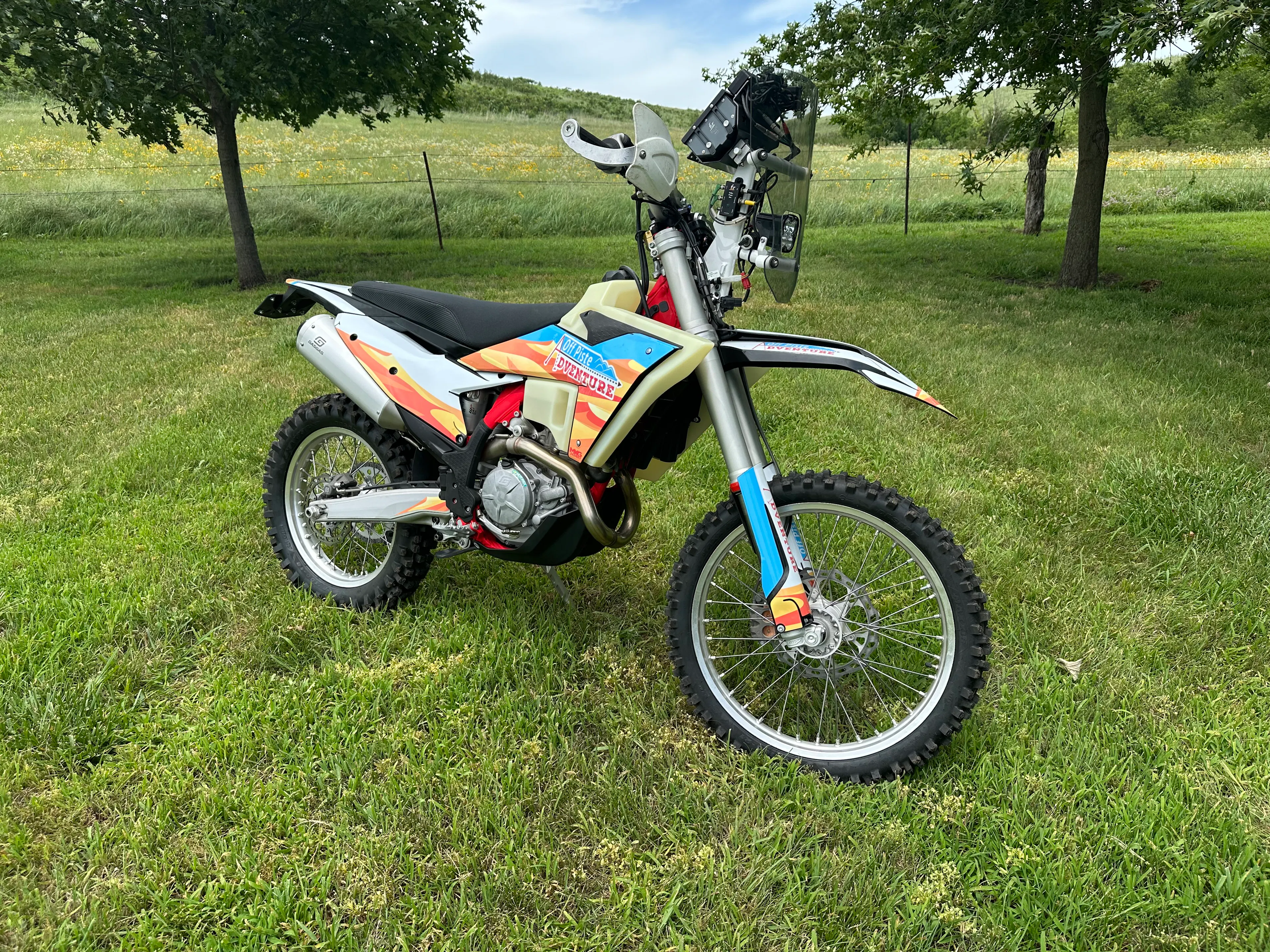 2024 Gas Gas ES500F Off-Piste Adventures right front 3/4 