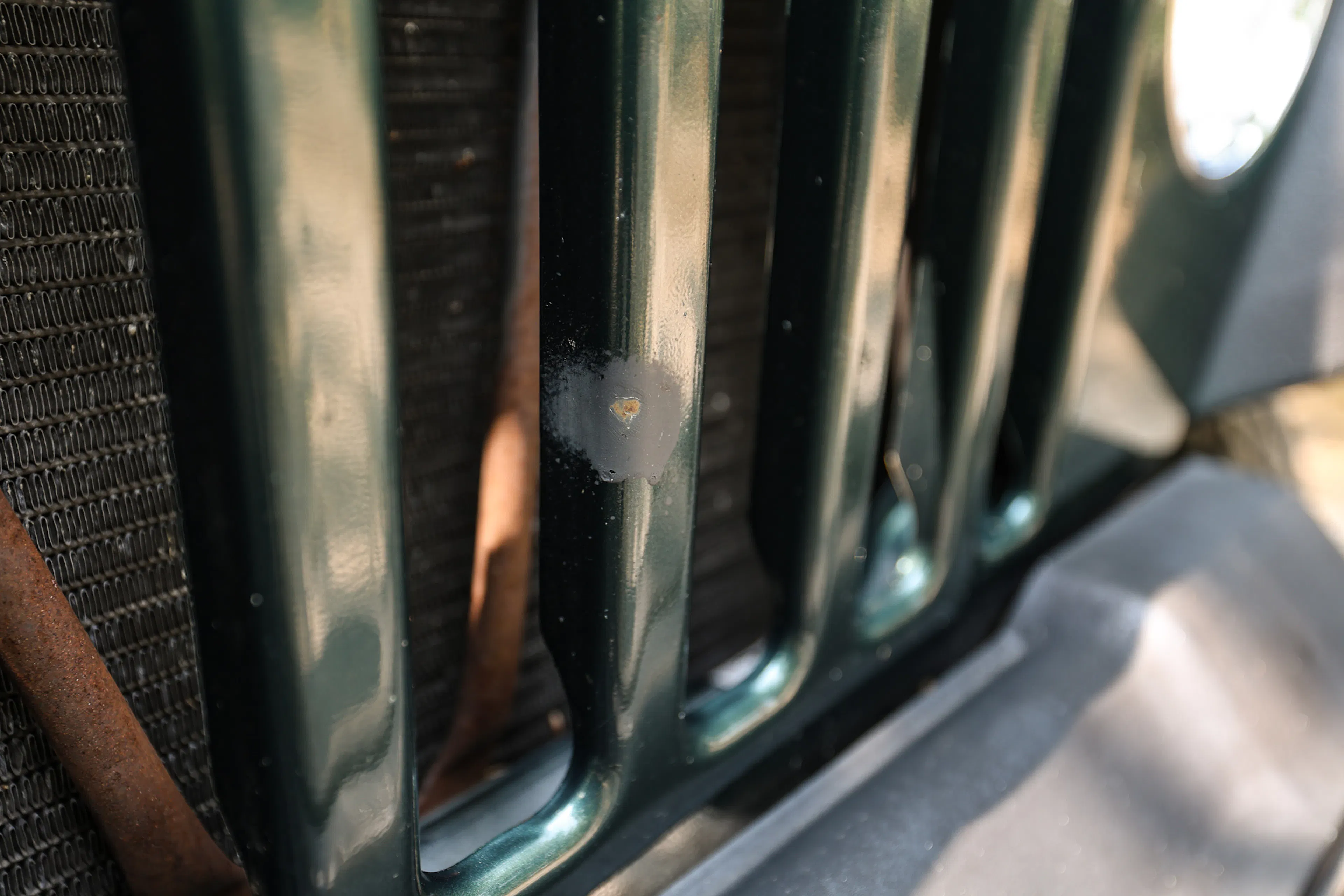1999 Jeep Wrangler Sport grille blemish