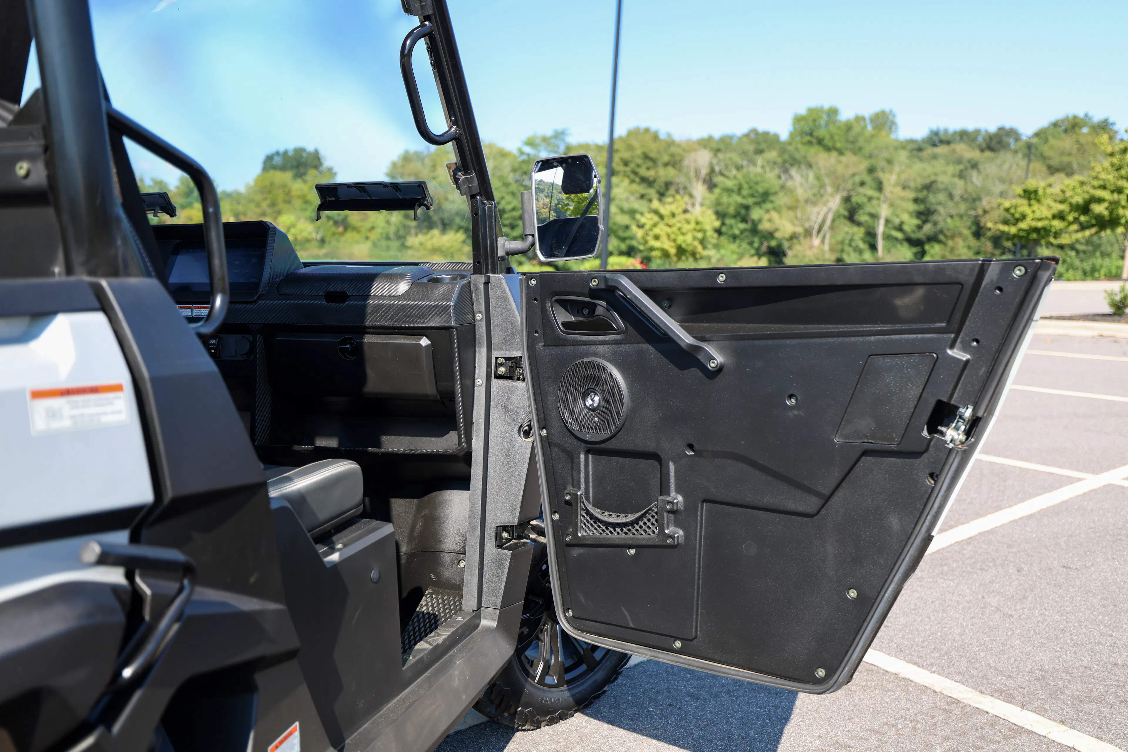 2024 Axis 550 passenger door open