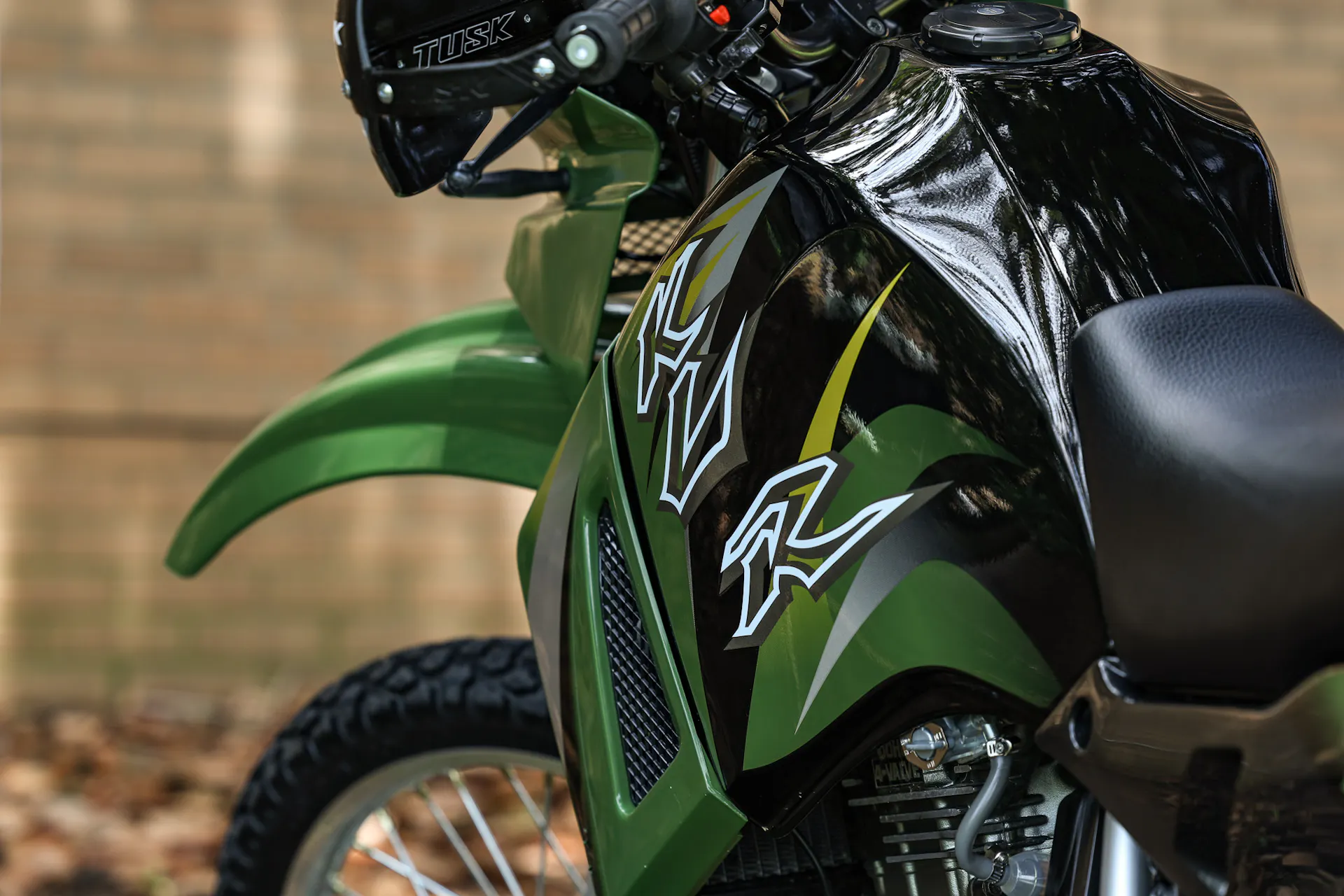 2003 Kawasaki KLR 650 right tank angle