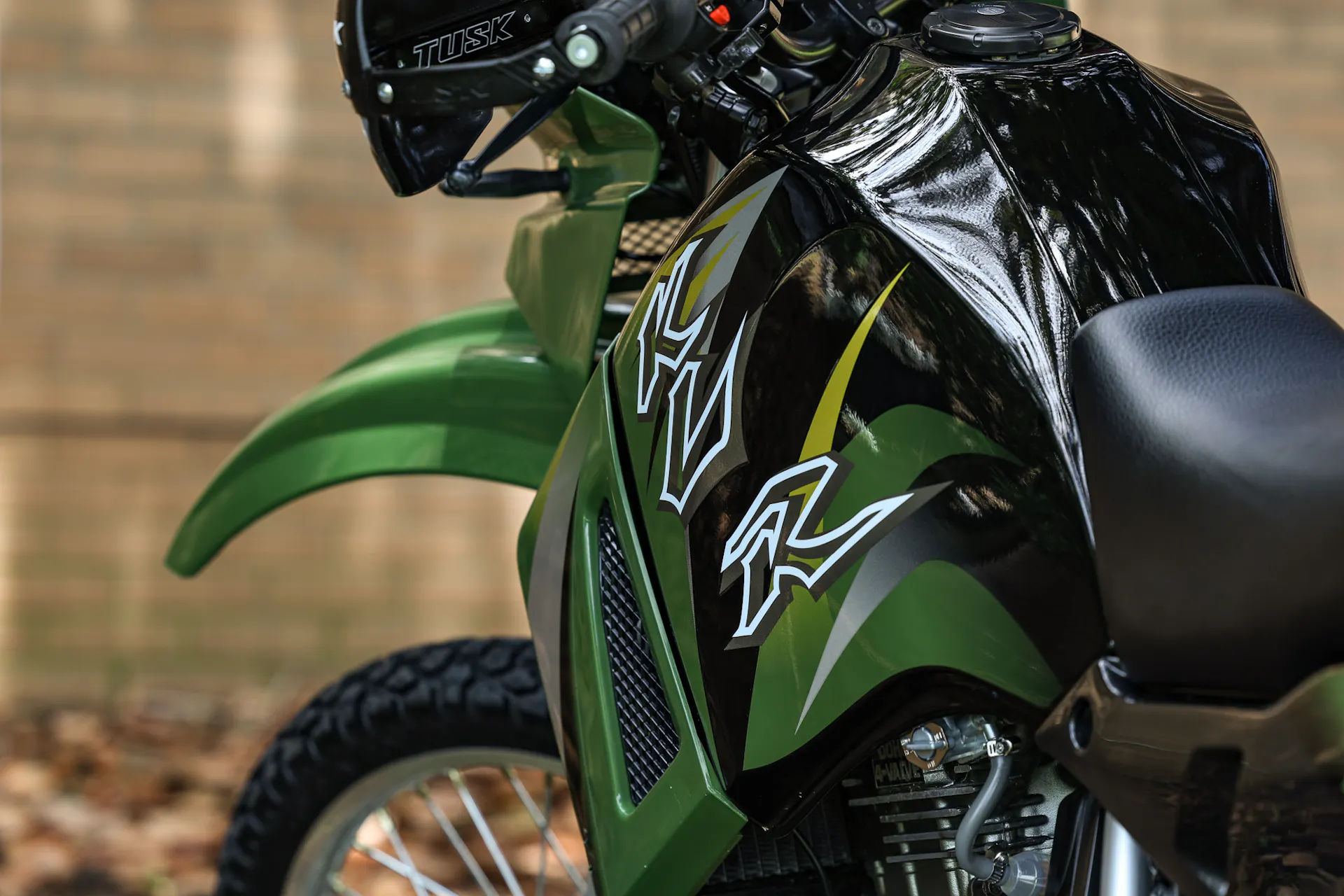 2003 Kawasaki KLR 650 right tank angle