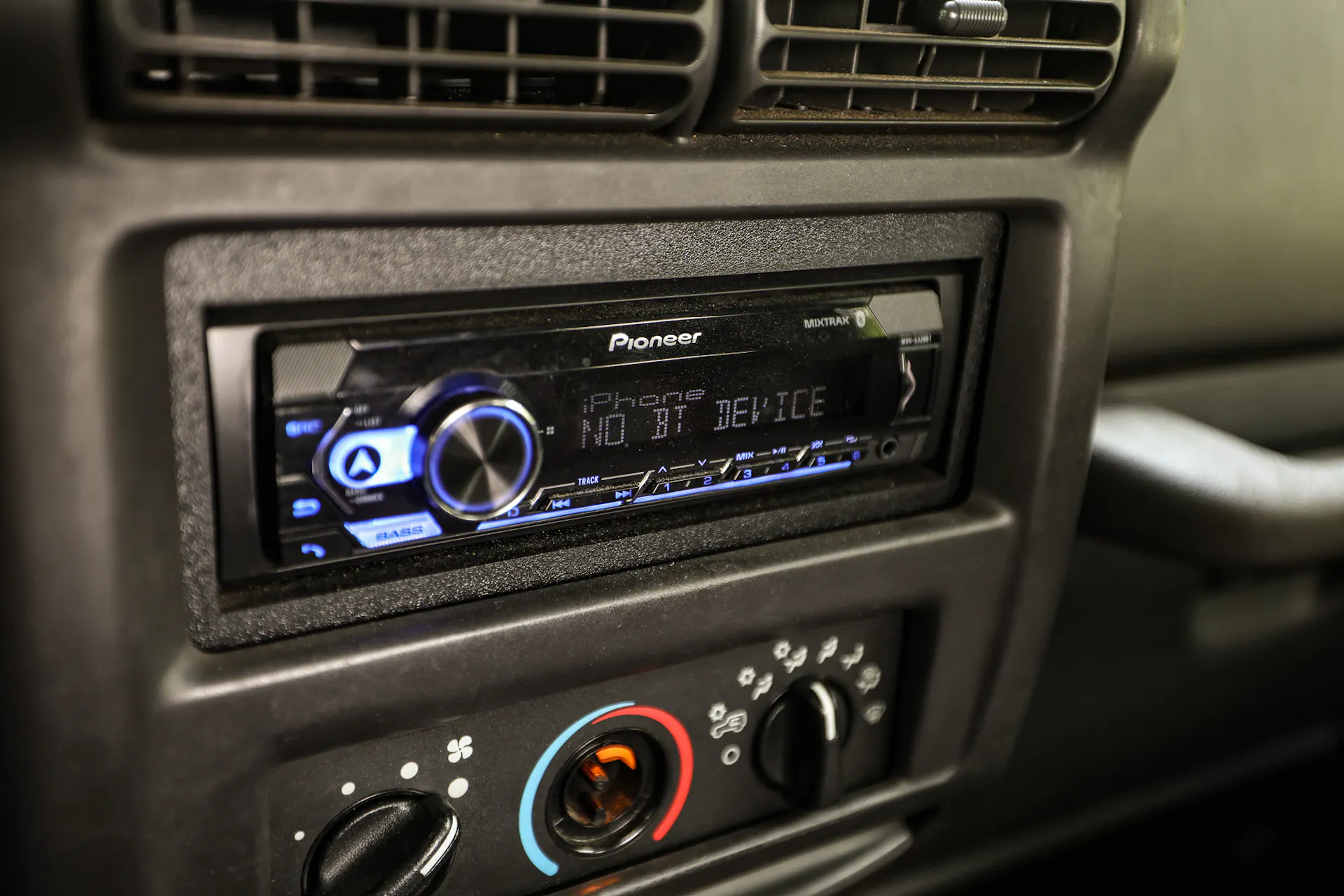 1999 Jeep Wrangler Sport stereo faceplate