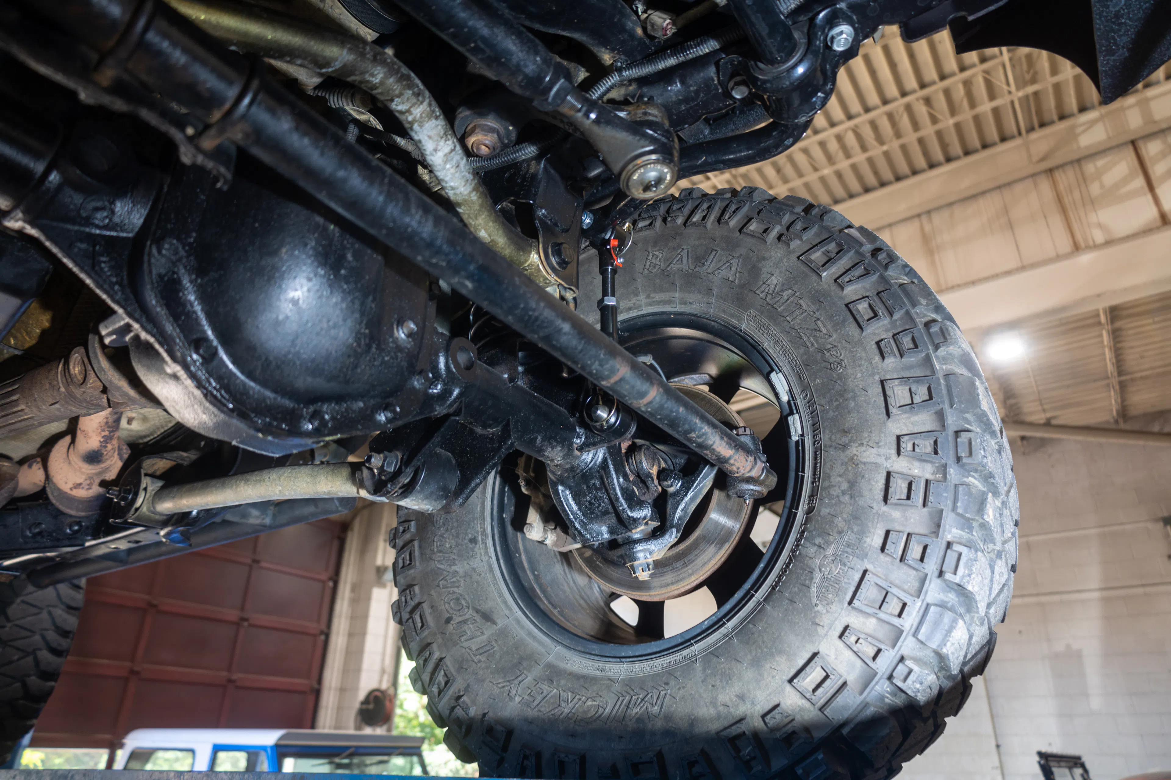 2007 Jeep Wrangler Limited Rubicon front axle 2