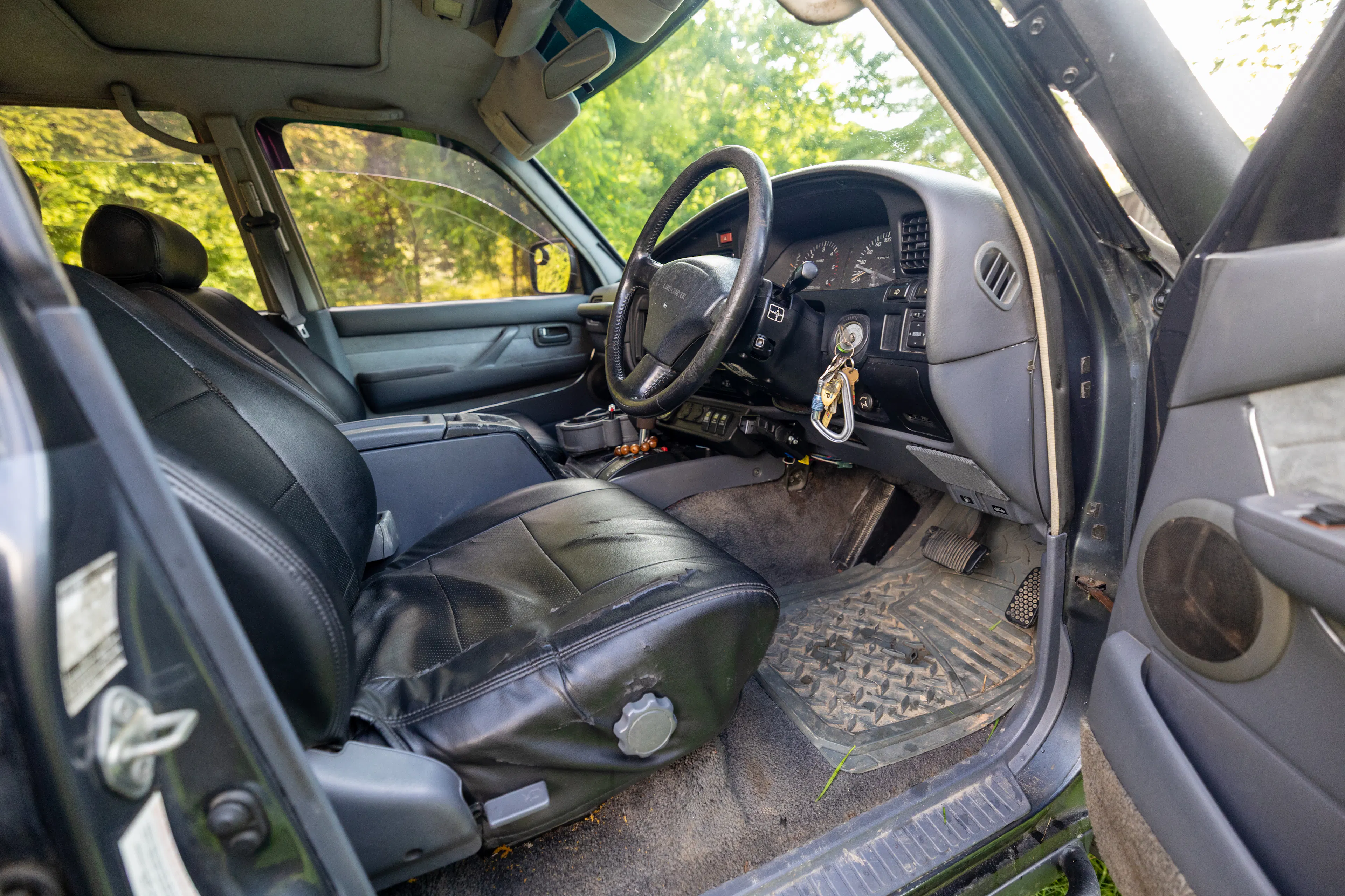 1990 Toyota Land Cruiser VX Limited driver seat