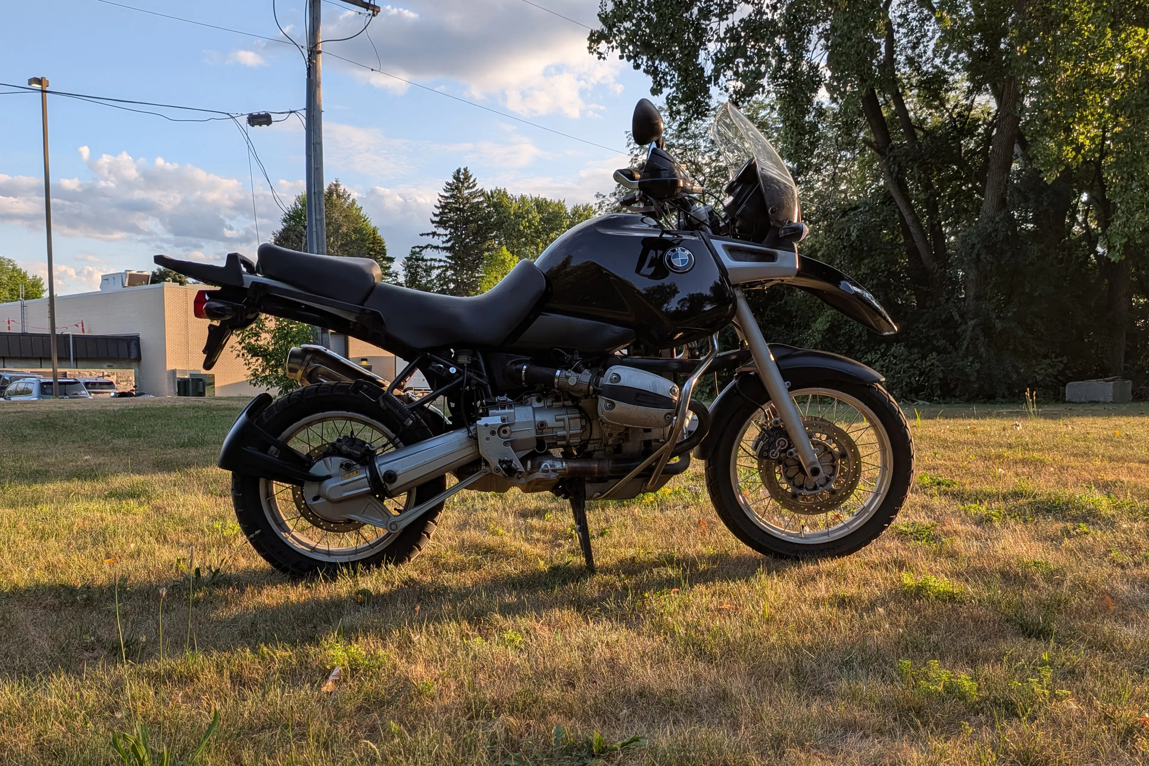 1996 BMW R1100GS right side far