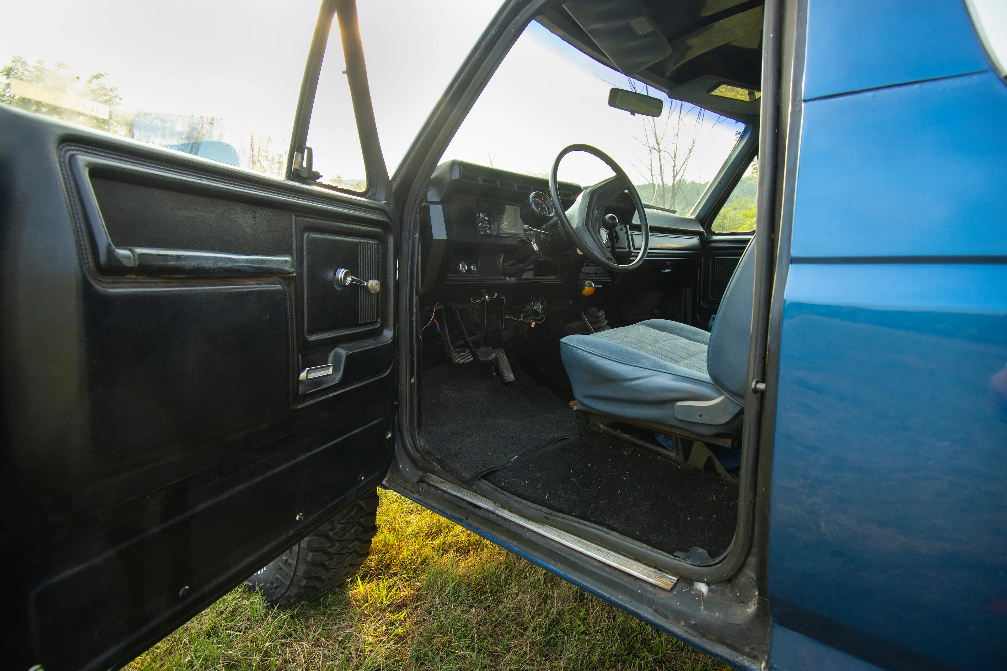 1985 Ford Bronco driver door opening