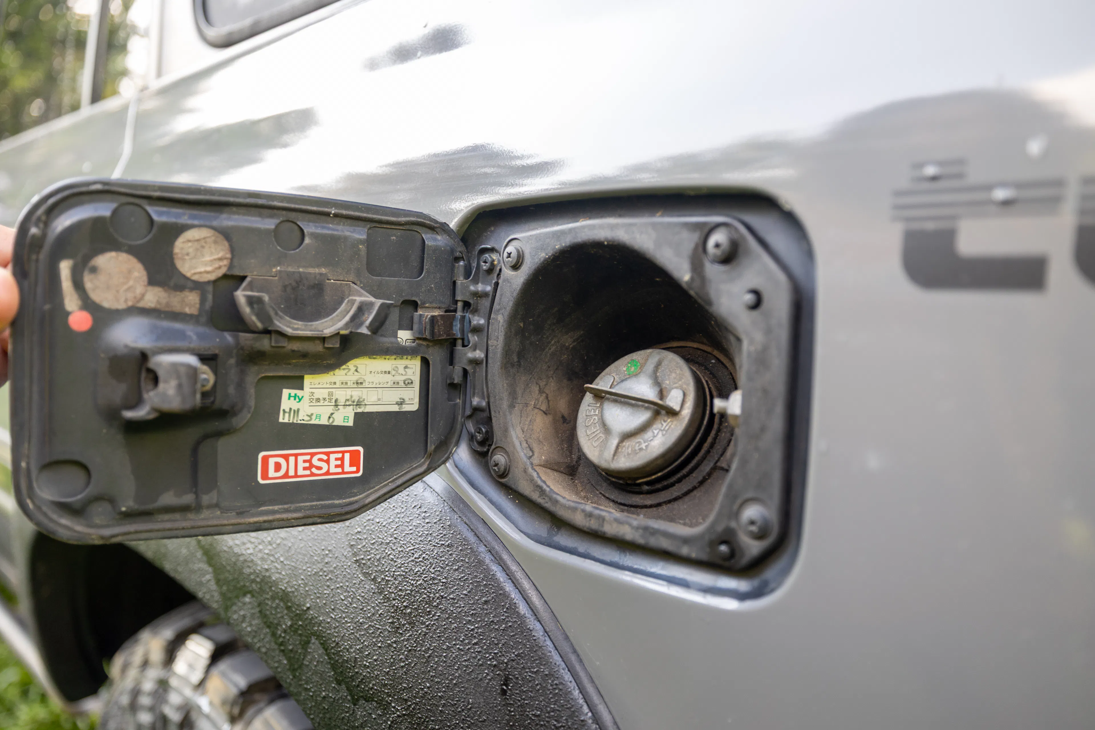 1990 Toyota Land Cruiser VX Limited fuel door