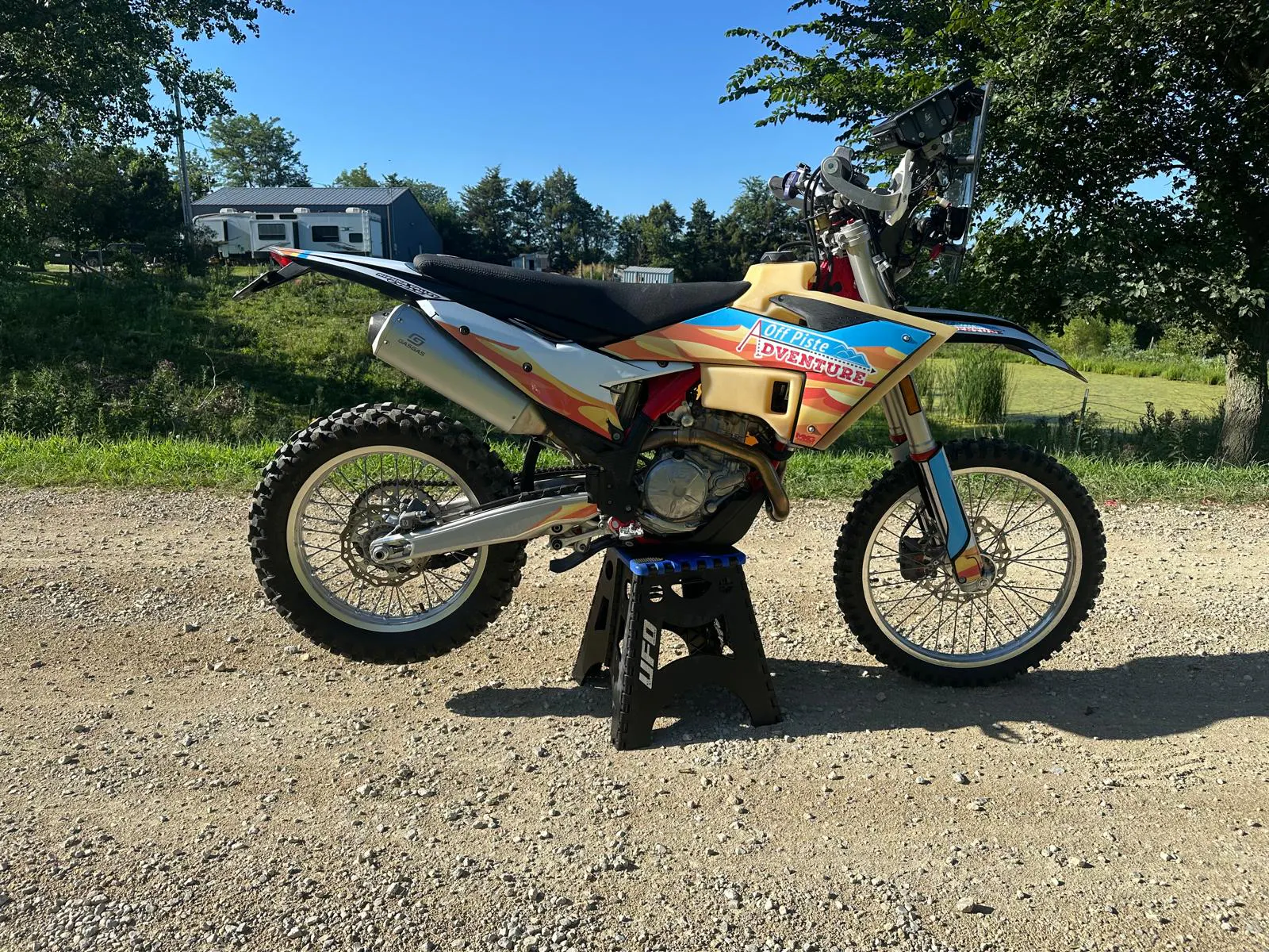 2024 GasGas ES500F right side