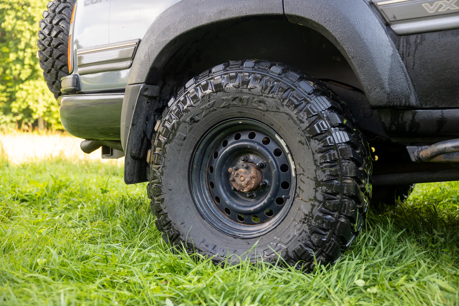 1990 Toyota Land Cruiser VX Limited driver rear tire