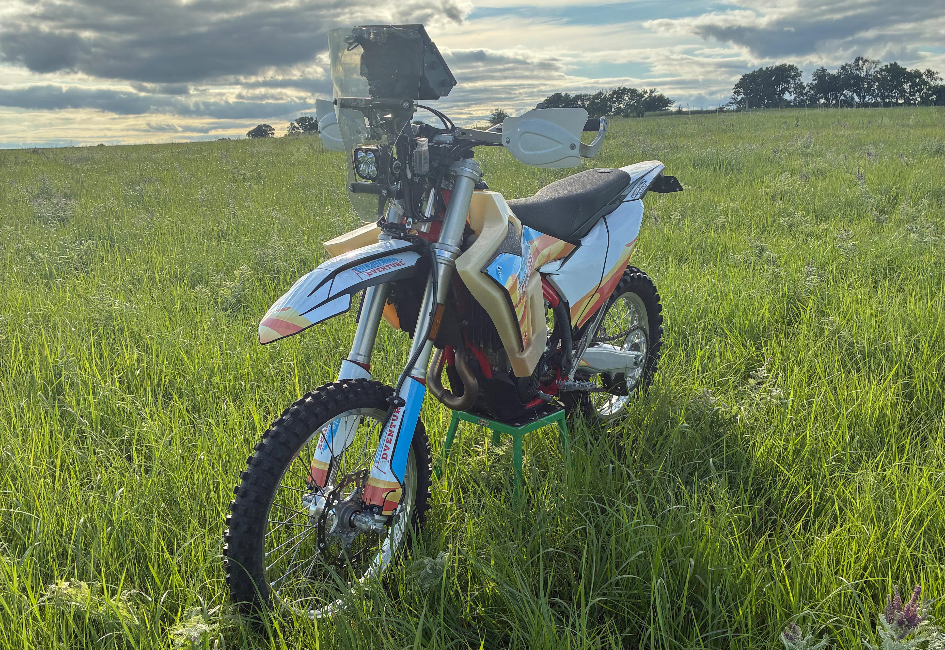 2024 GasGas ES500F left front 3/4