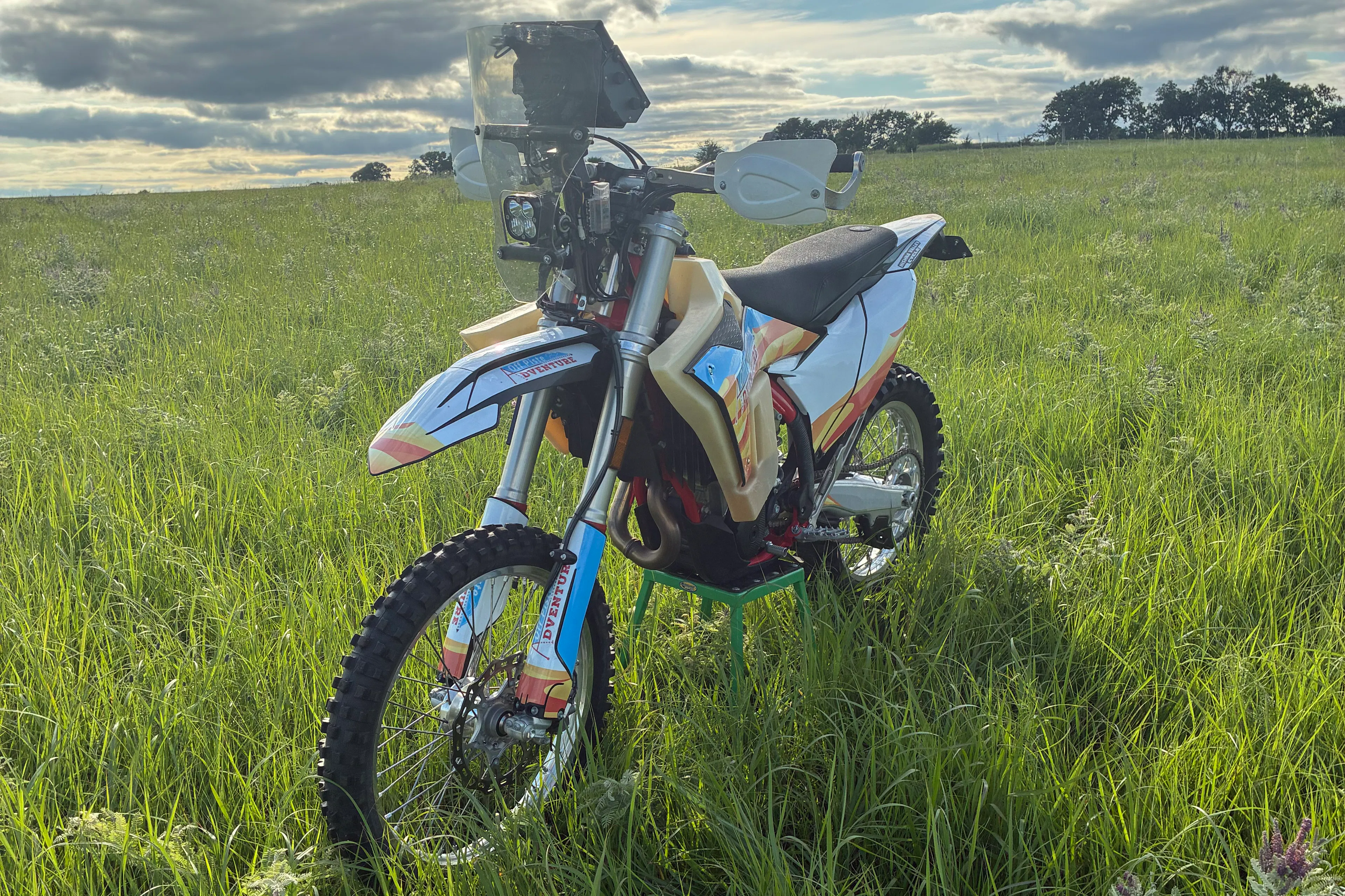 2024 GasGas ES500F left front 3/4