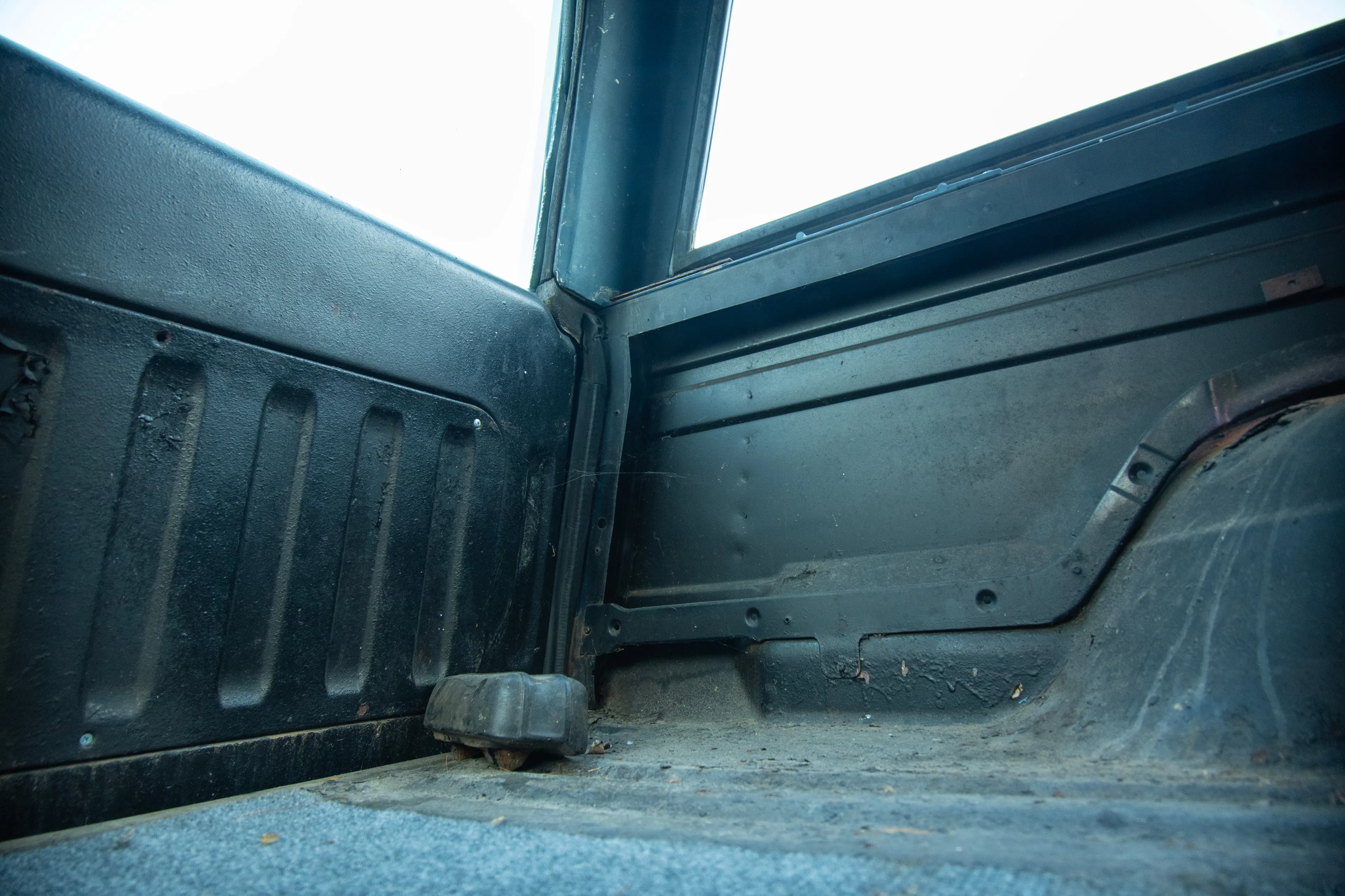 1985 Ford Bronco rear inside 