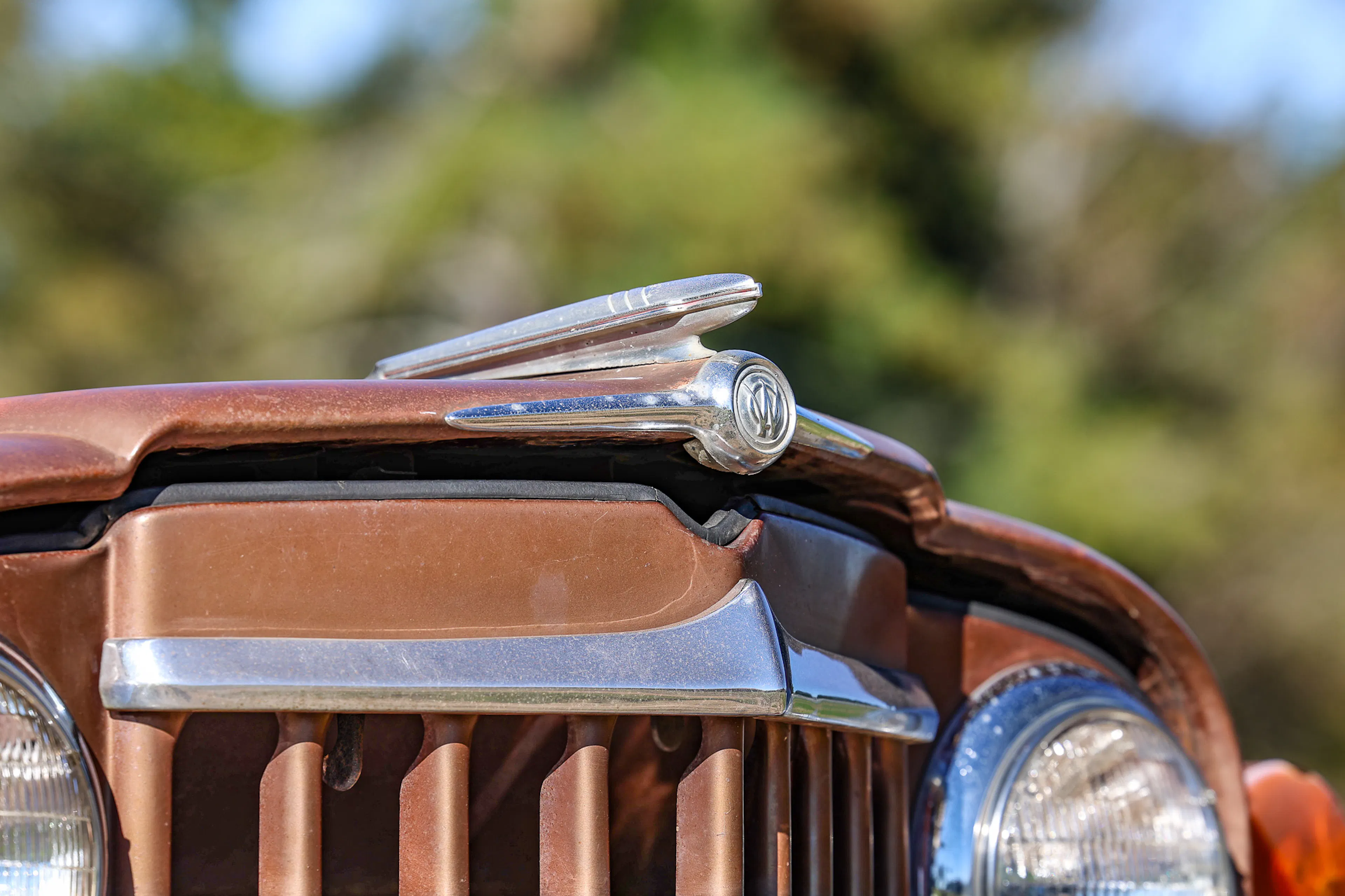 1951 Willys Wagon badge 