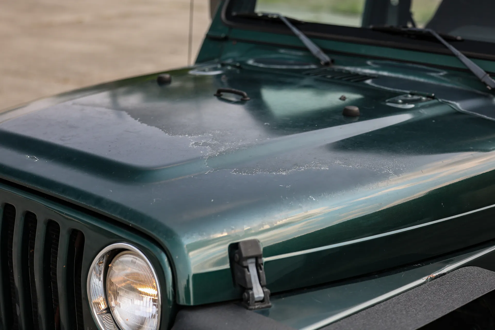 1999 Jeep Wrangler Sport hood