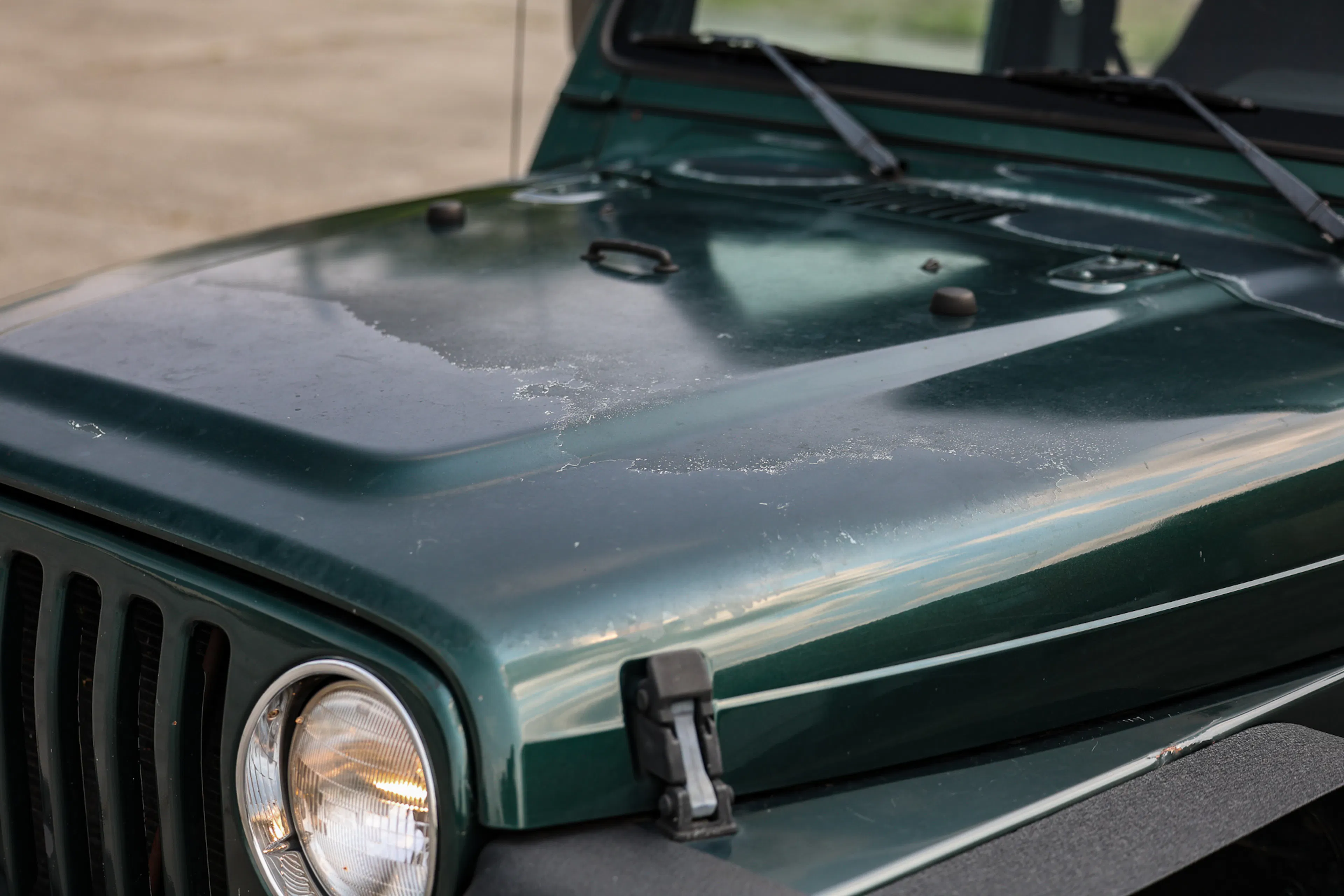 1999 Jeep Wrangler Sport hood