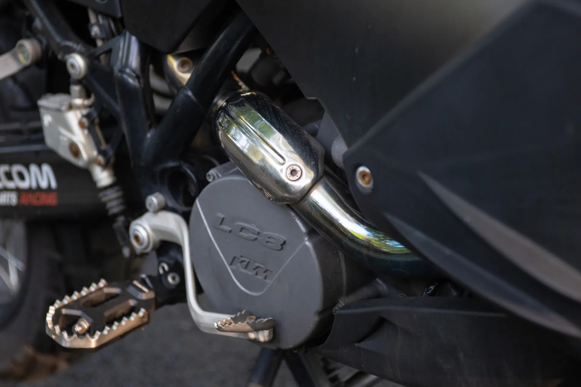 2010 KTM 990 Adventure right footpeg 2