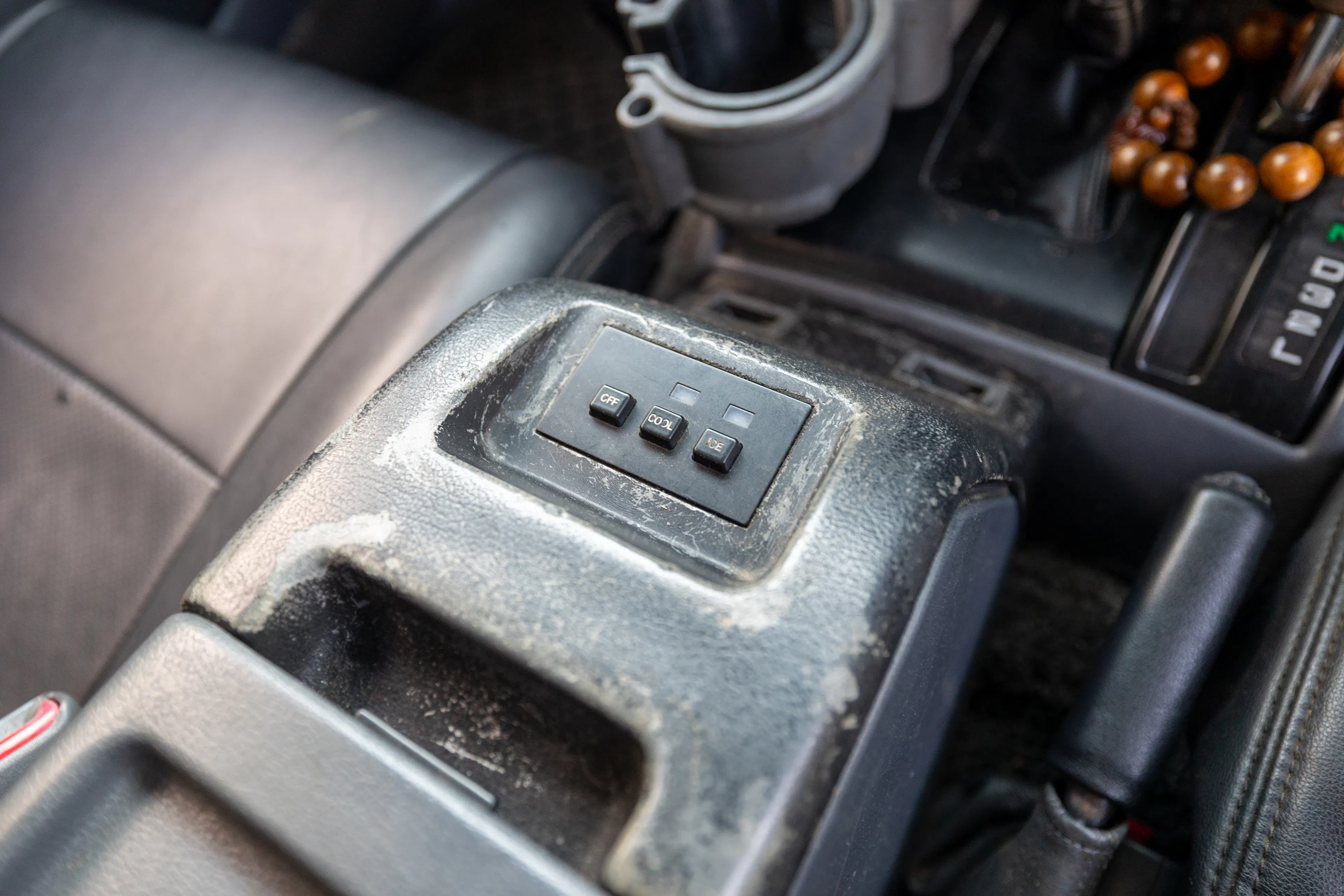 1990 Toyota Land Cruiser VX Limited arm rest