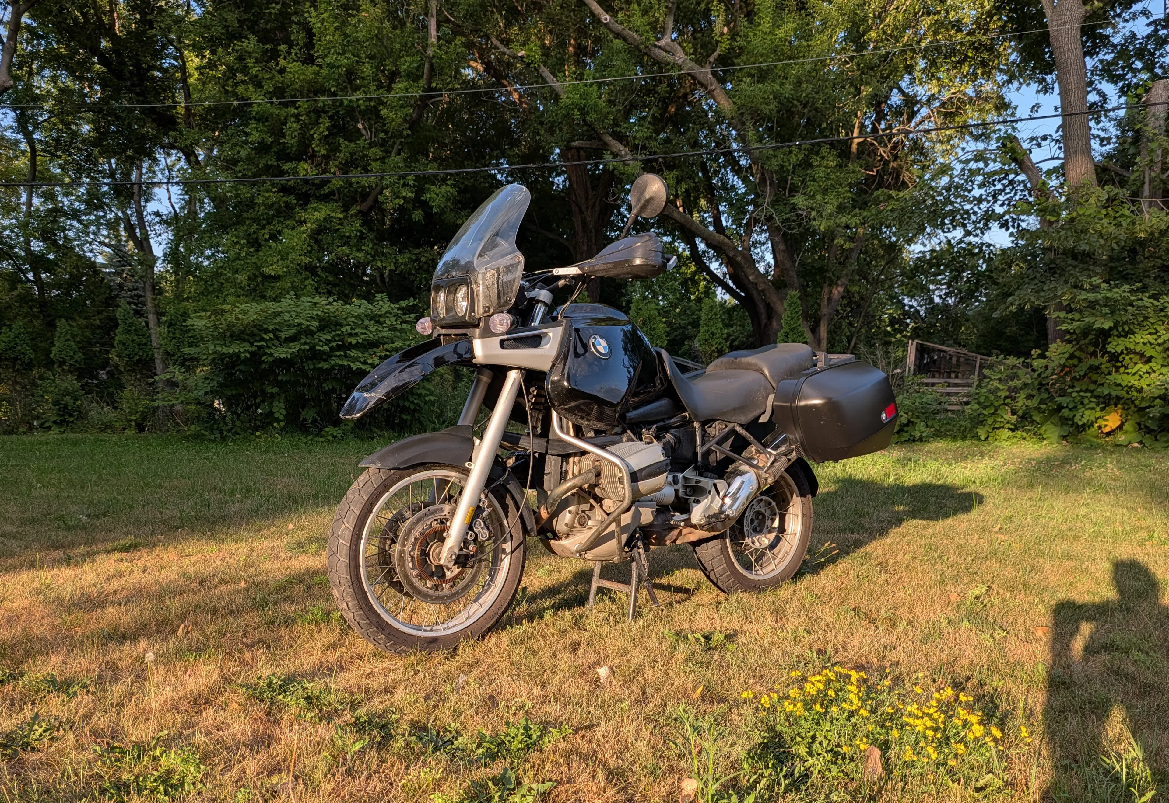 1996 BMW R1100GS left front 3/4