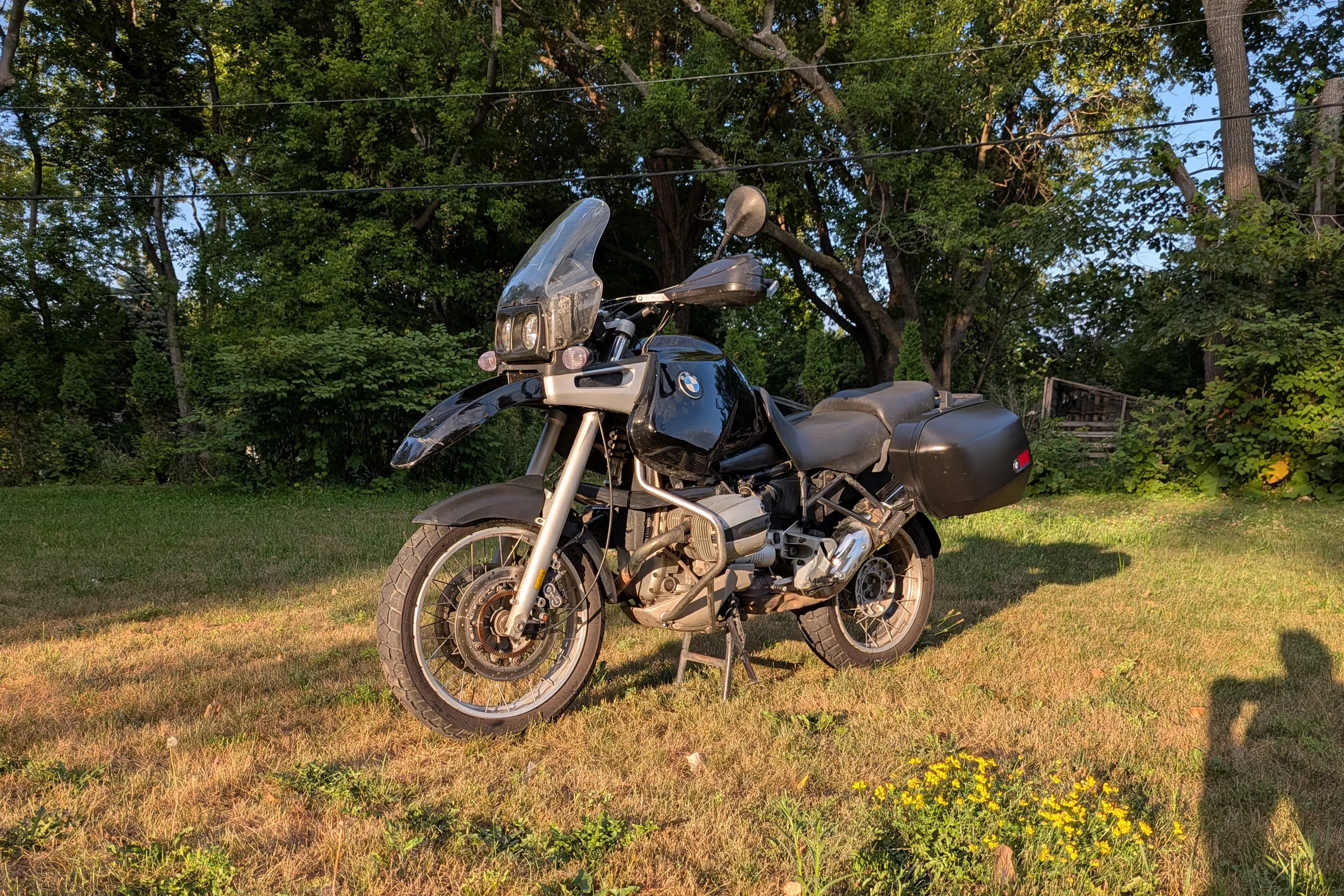 1996 BMW R1100GS left front 3/4