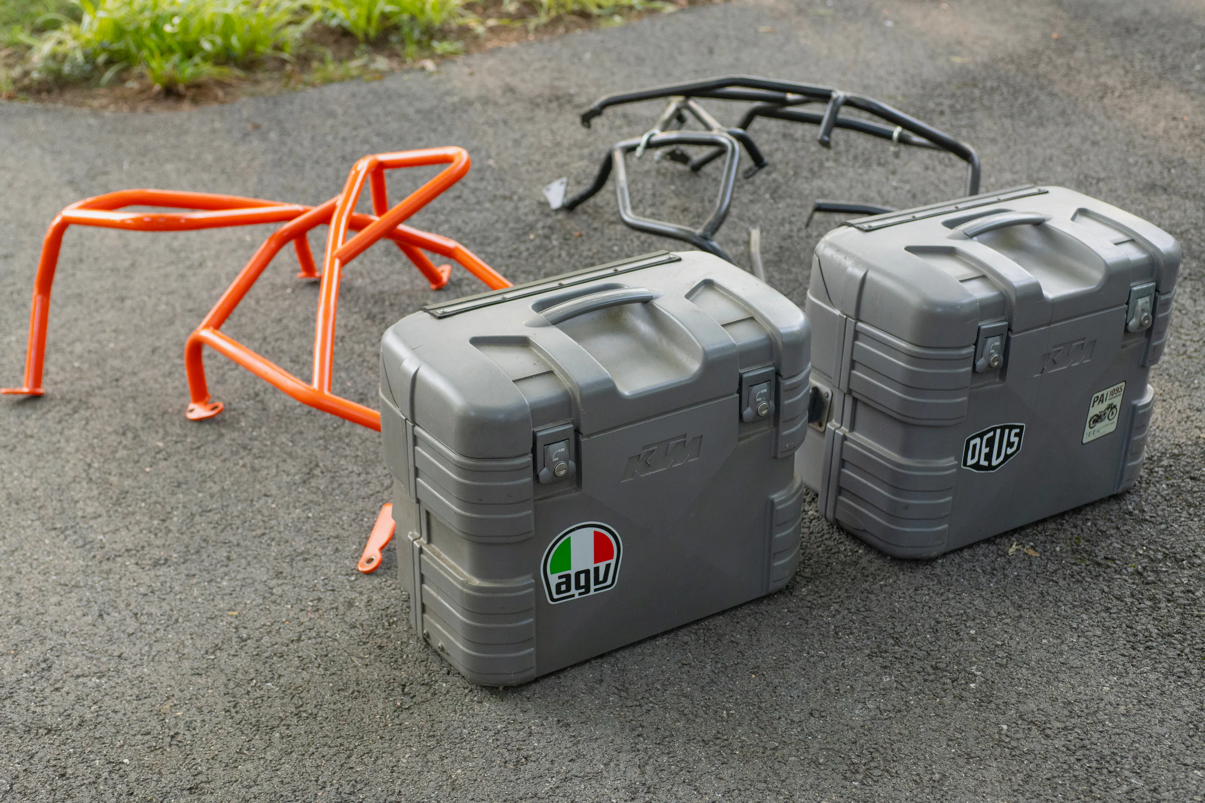 2010 KTM 990 Adventure bags/bars