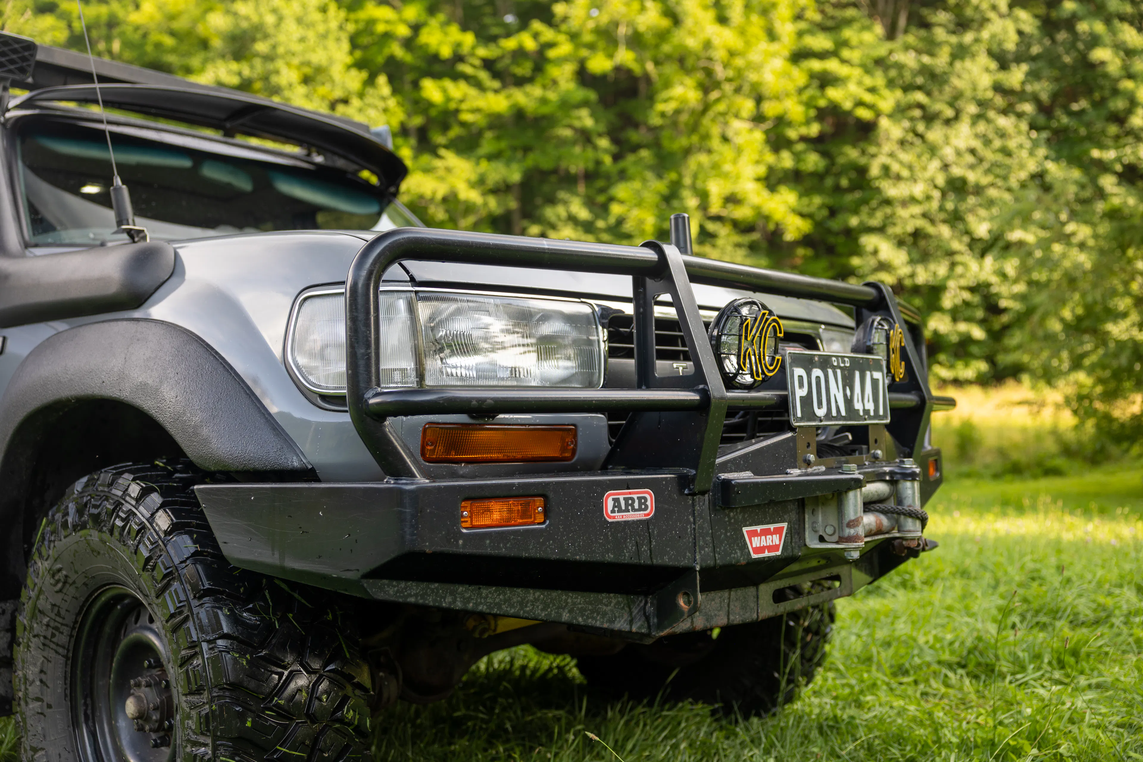 1990 Toyota Land Cruiser VX Limited front 3/4 close