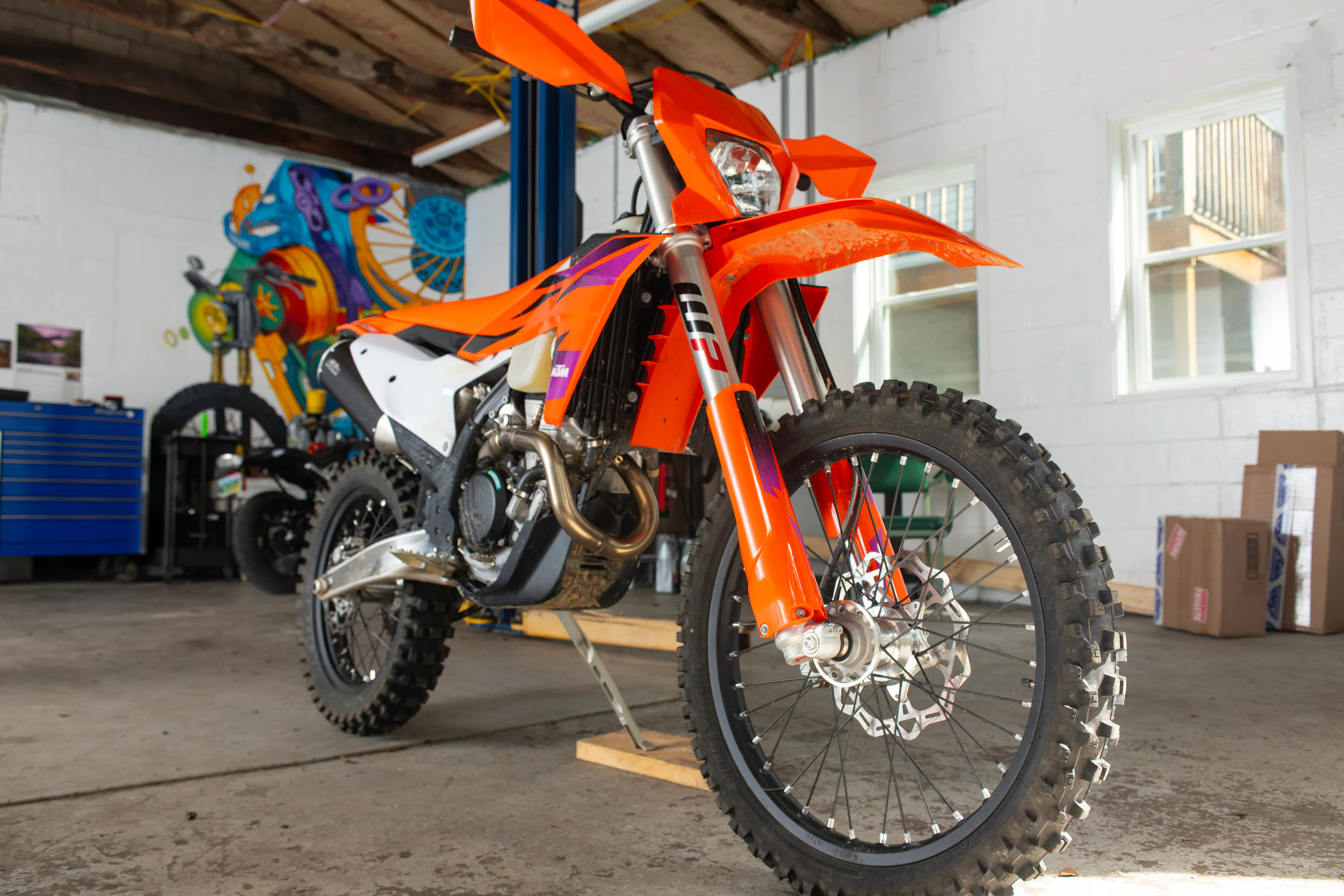 2024 KTM 350 XW-F right front 3/4