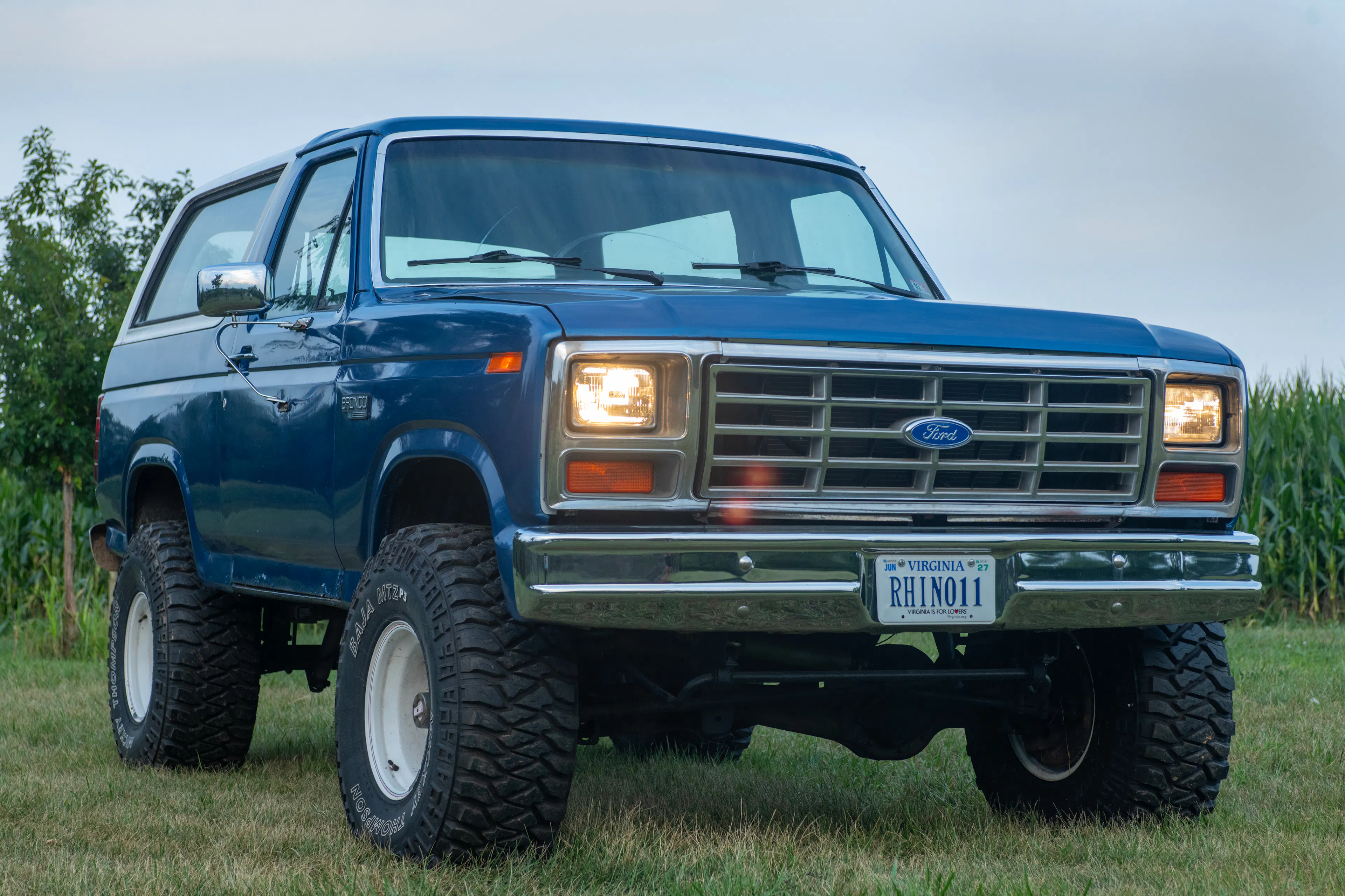1985 Ford Bronco passenger front 3/4 lights on 